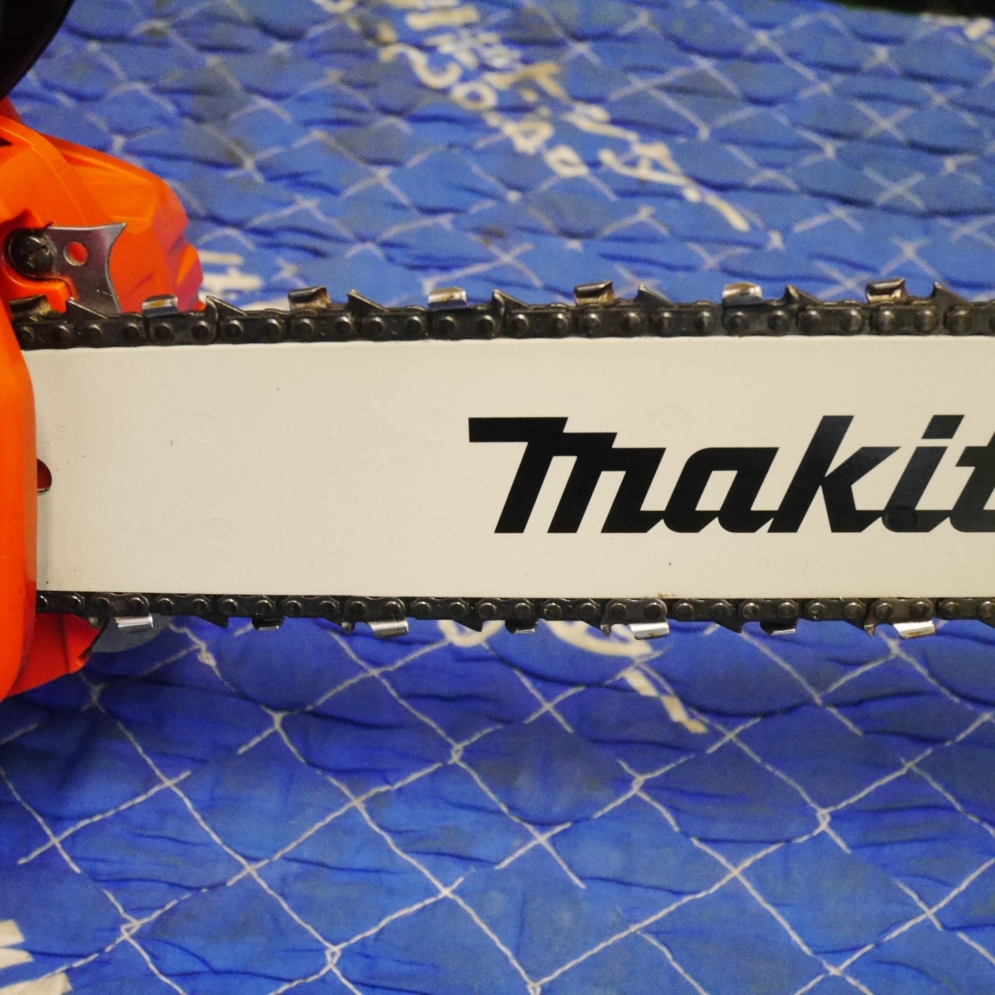 [送料無料] キレイ！付属品付き☆マキタ 350mm 充電式 チェンソー MUC355D 18V×2=36V ニシガキ工業 目立機 付属 チェーンソー 切断機☆