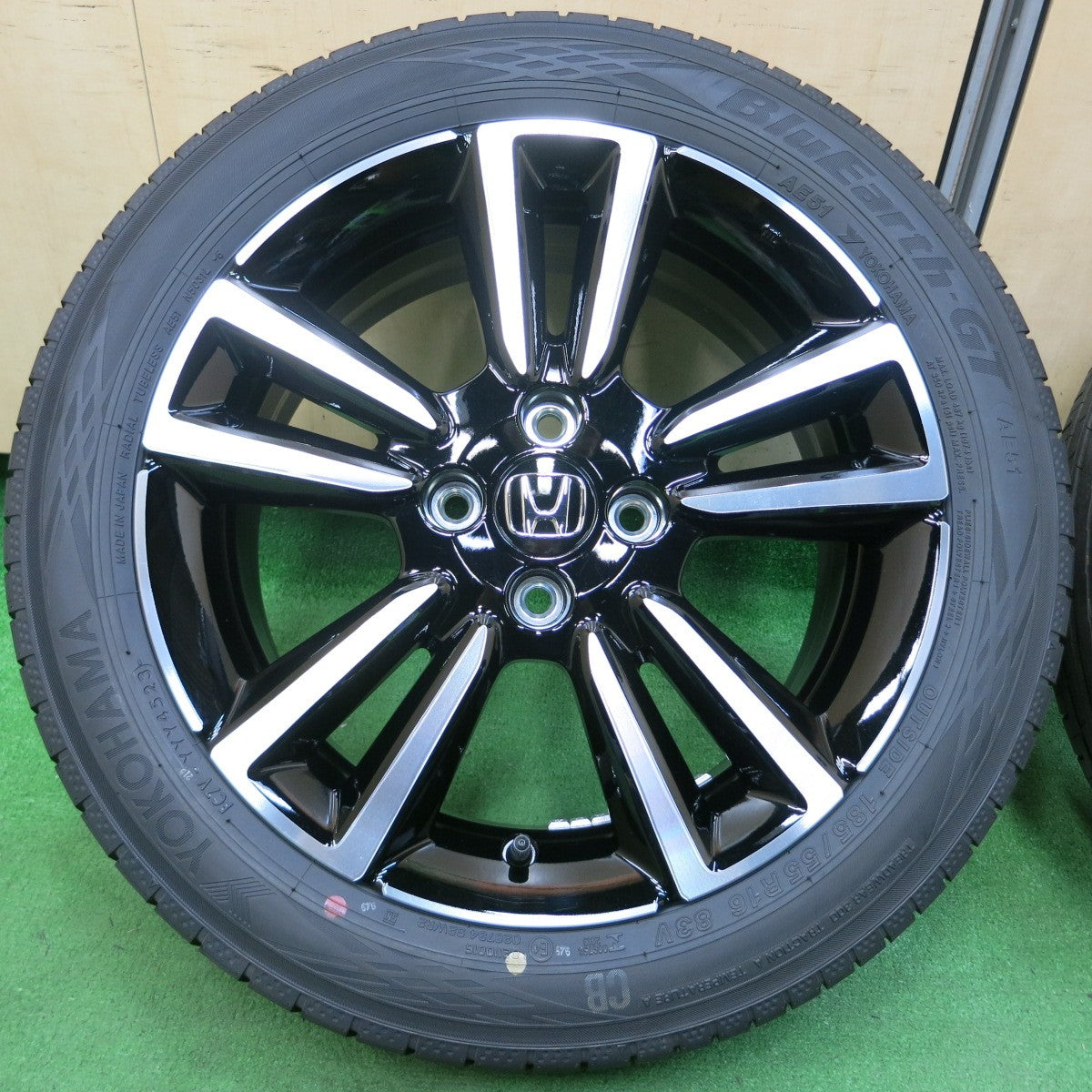 *送料無料* 新車外し！23年★ホンダ フィット RS GR3 純正 185/55R16 ヨコハマ BluEarth-GT AE51 16インチ PCD100/4H★4041107イノ