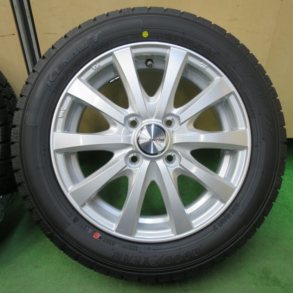 未使用！24年★スタッドレス 155/65R14 グッドイヤー アイスナビ7 ravrion RS01 ラブリオン 14インチ PCD100/4H★5102707イス