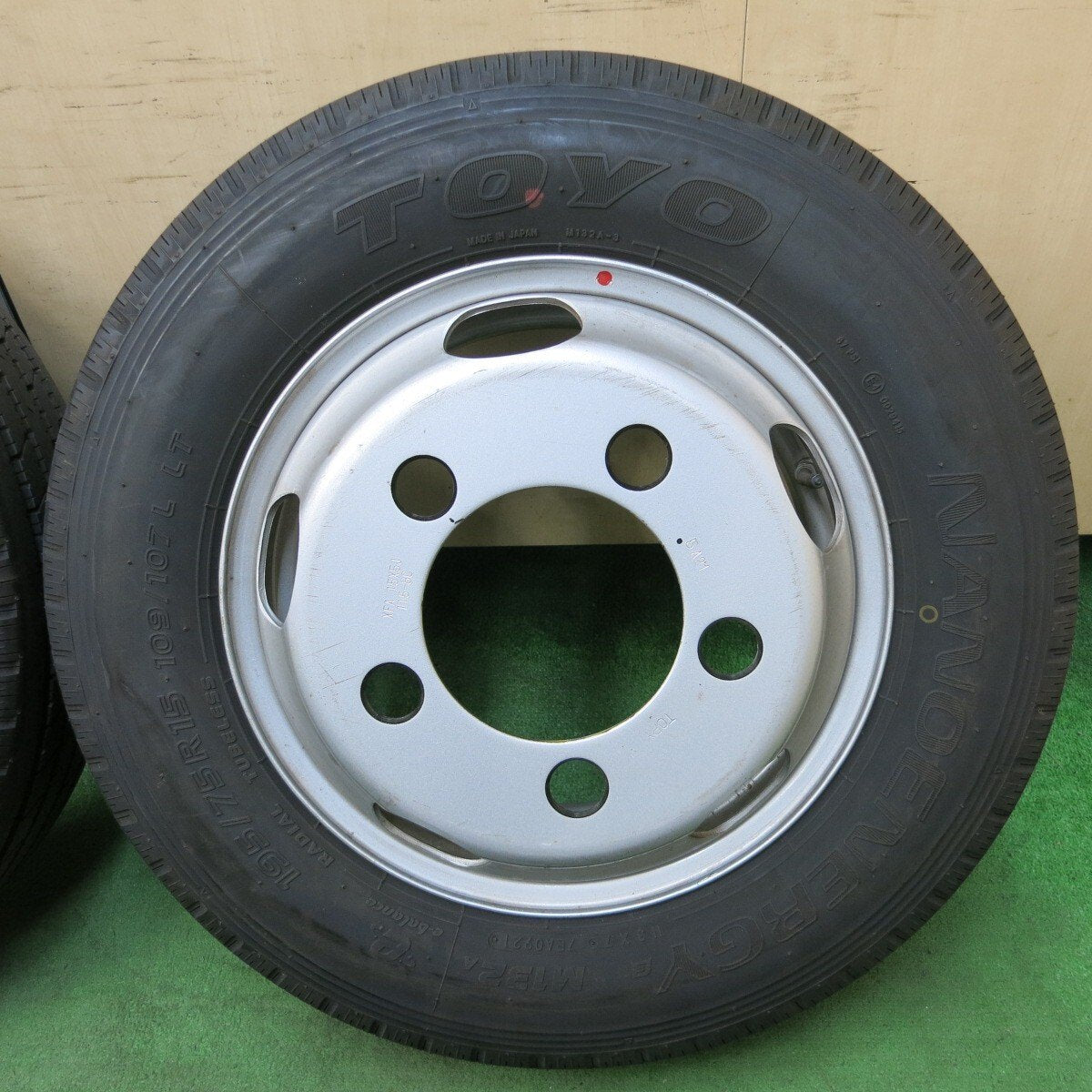 綺麗 21年★トラック タイヤ 195/75R15 109/107L トーヨー ナノエナジー M132A TOPY スチール 115-8C PCD208/5H★5030703ナノ