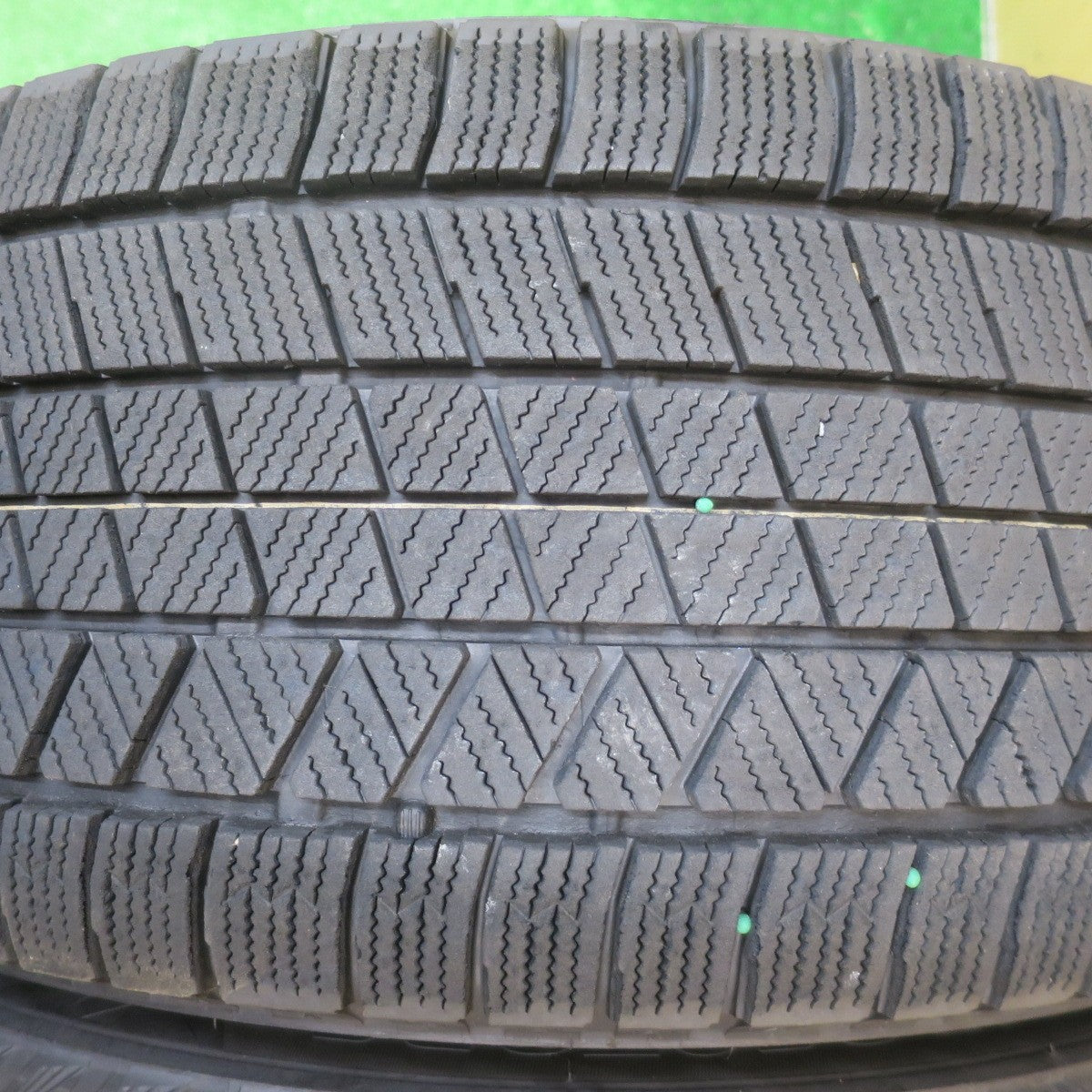 バリ溝！21年！キレイ！9.5分★BMW 等 MAK LUFT FF 225/55R17 スタッドレス ブリヂストン ブリザック VRX3 MFF ルフトFF 17インチ PCD112/5H★5111311NJス