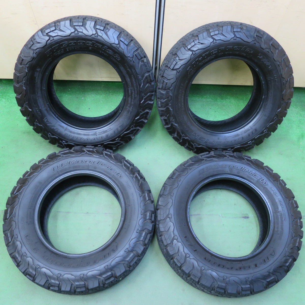 バリ溝！23年！9.5分★215/75R15 100/97S BFグッドリッチ All-Terrain T/A KO2 タイヤ 15インチ ジムニー シエラ 等★5072403イノタ