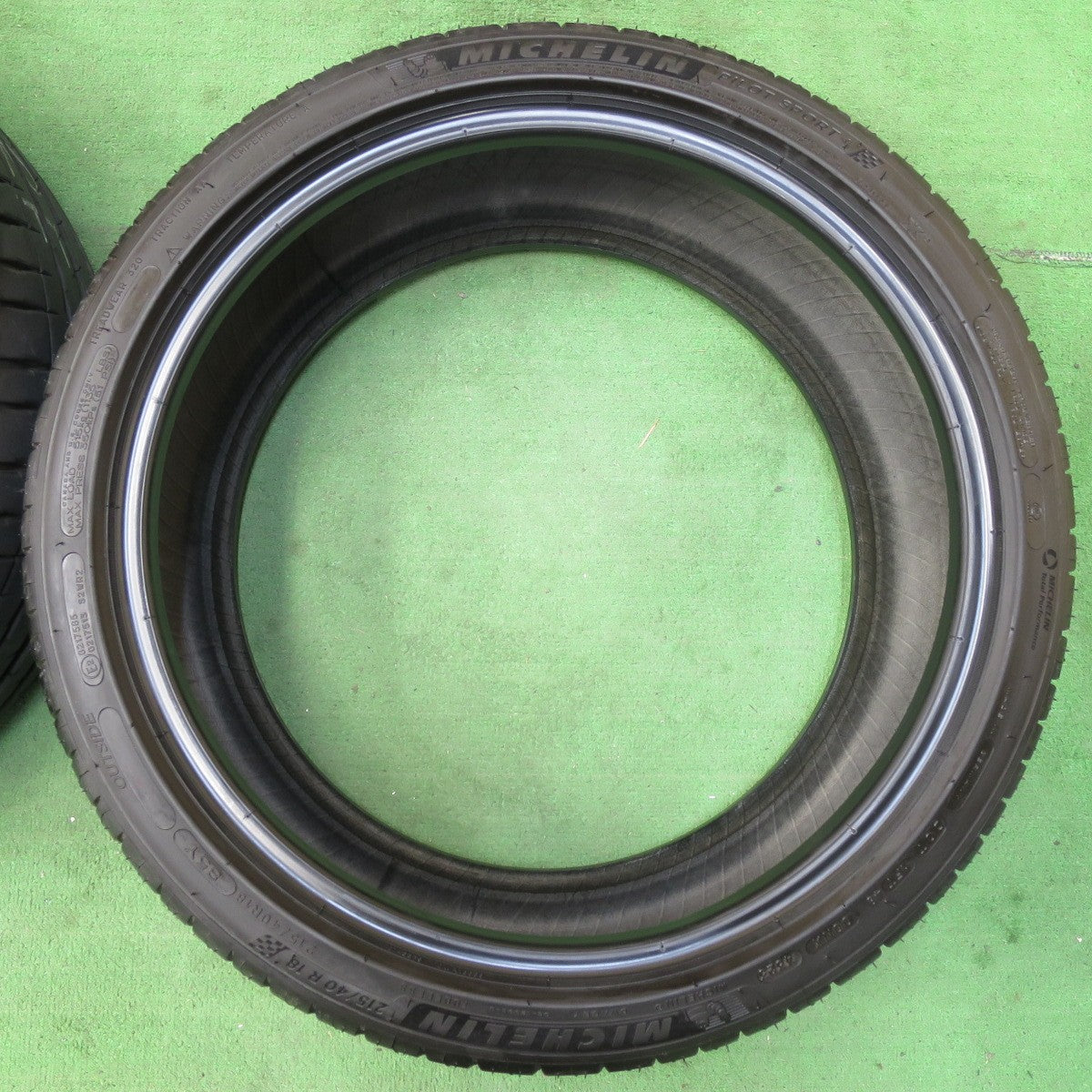[送料無料] バリ溝！23年！9.5分★215/40R18 ミシュラン パイロットスポーツ4 タイヤ 18インチ 86 BRZ インプレッサ 等★4110604イノタ