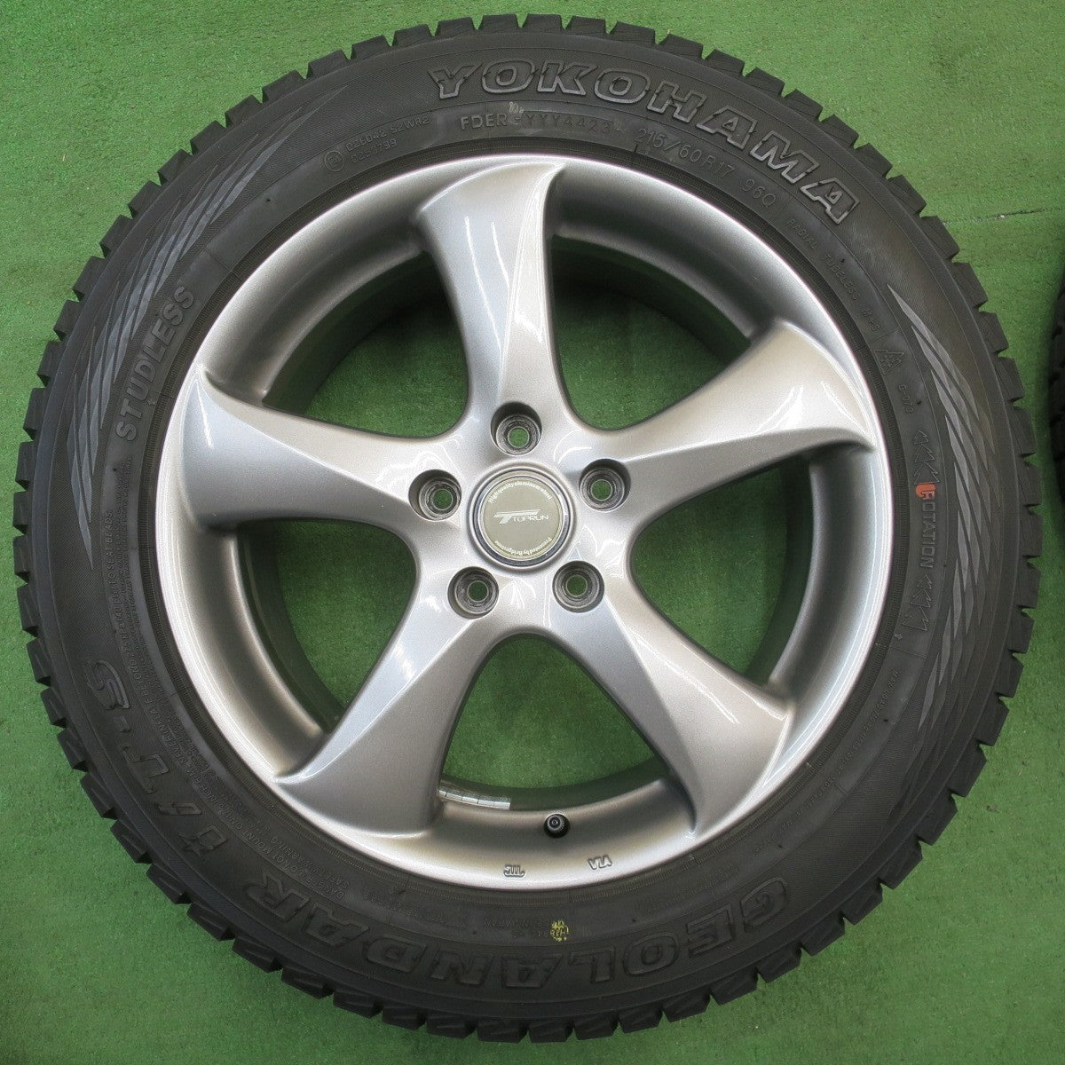バリ溝！23年！キレイ！9.5分★スタッドレス 215/60R17 ヨコハマ ジオランダー i/T-S TOPRUN トップラン 17インチ PCD114.3/5H★6042703NJス