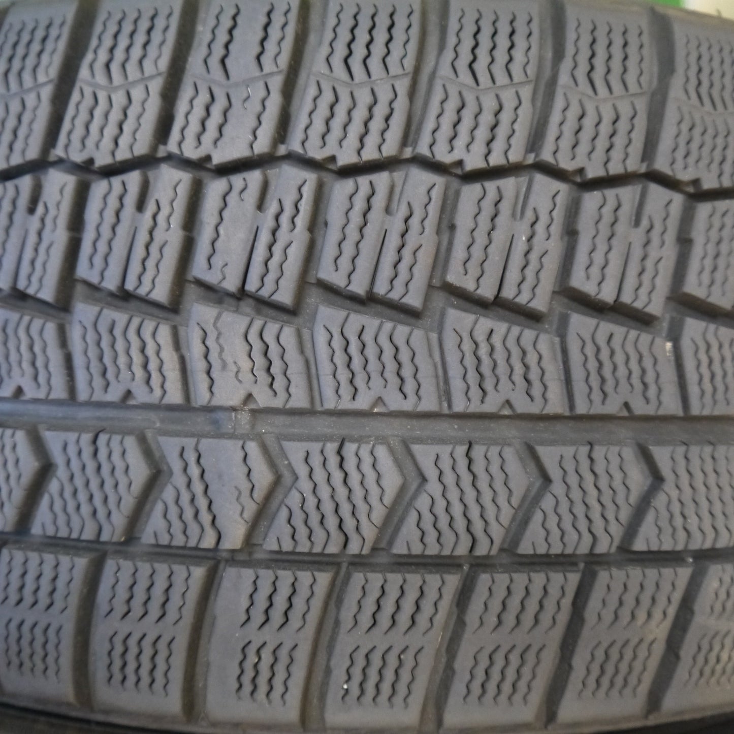 バリ溝！22年！キレイ！9.5分◎スタッドレス 225/40R18 ダンロップ ウインターマックス WM02 AXEL アクセル 18インチ PCD114.3/5H◎6061603Hス