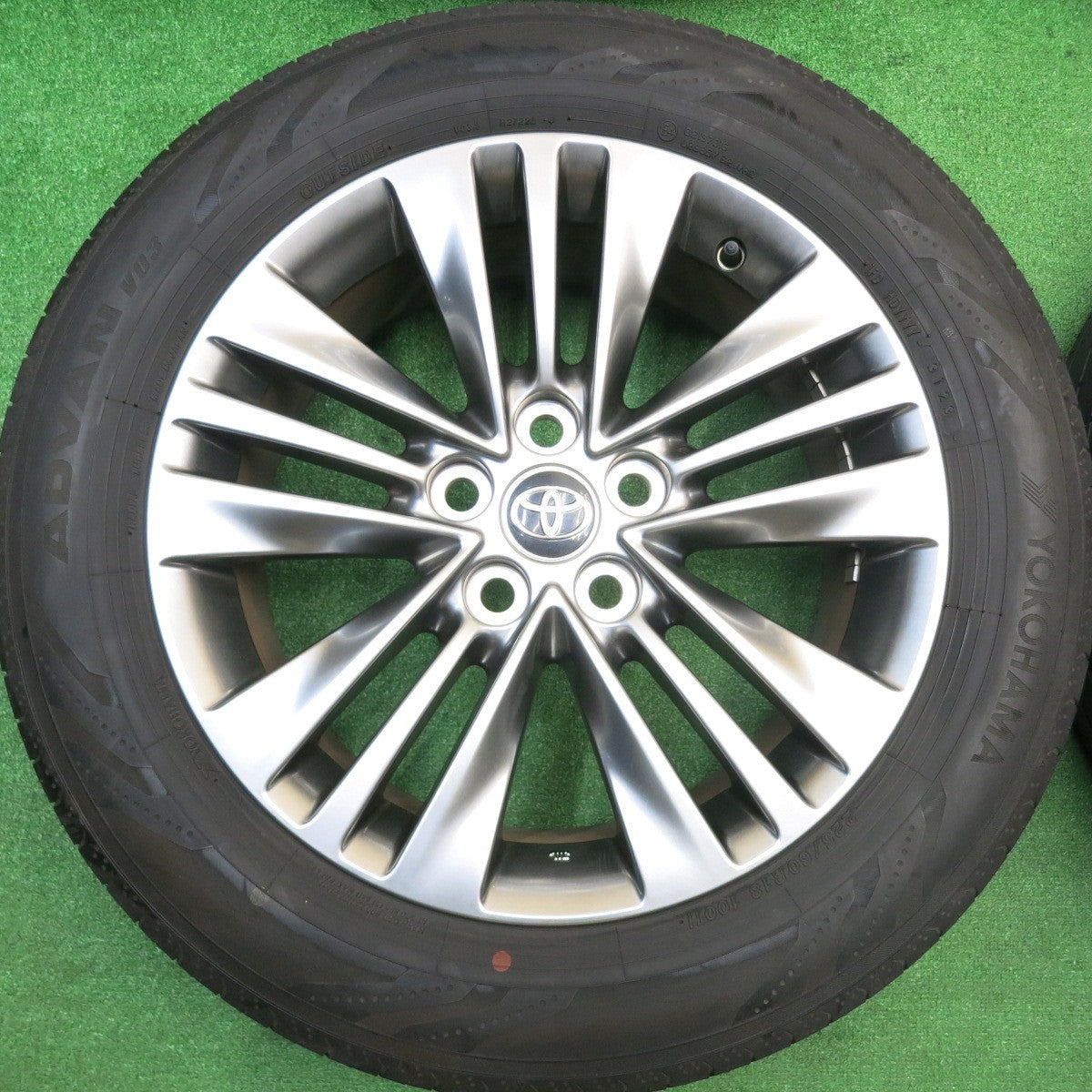 バリ溝！23年！キレイ！9分★トヨタ 40系 アルファード ヴェルファイア 純正 225/60R18 ヨコハマ アドバン V03 18インチ PCD120/5H★5110902HAノ