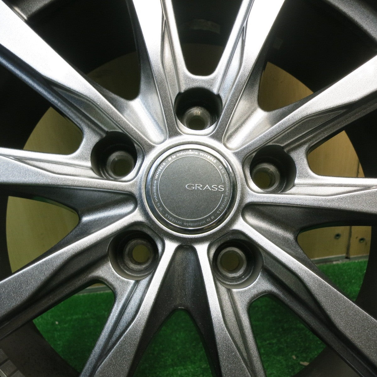 バリ溝！23年！キレイ！9.5分以上★スタッドレス 225/65R17 ダンロップ ウインターマックス SJ8 GRASS グラス 17インチ PCD114.3/5H★5041507TNス