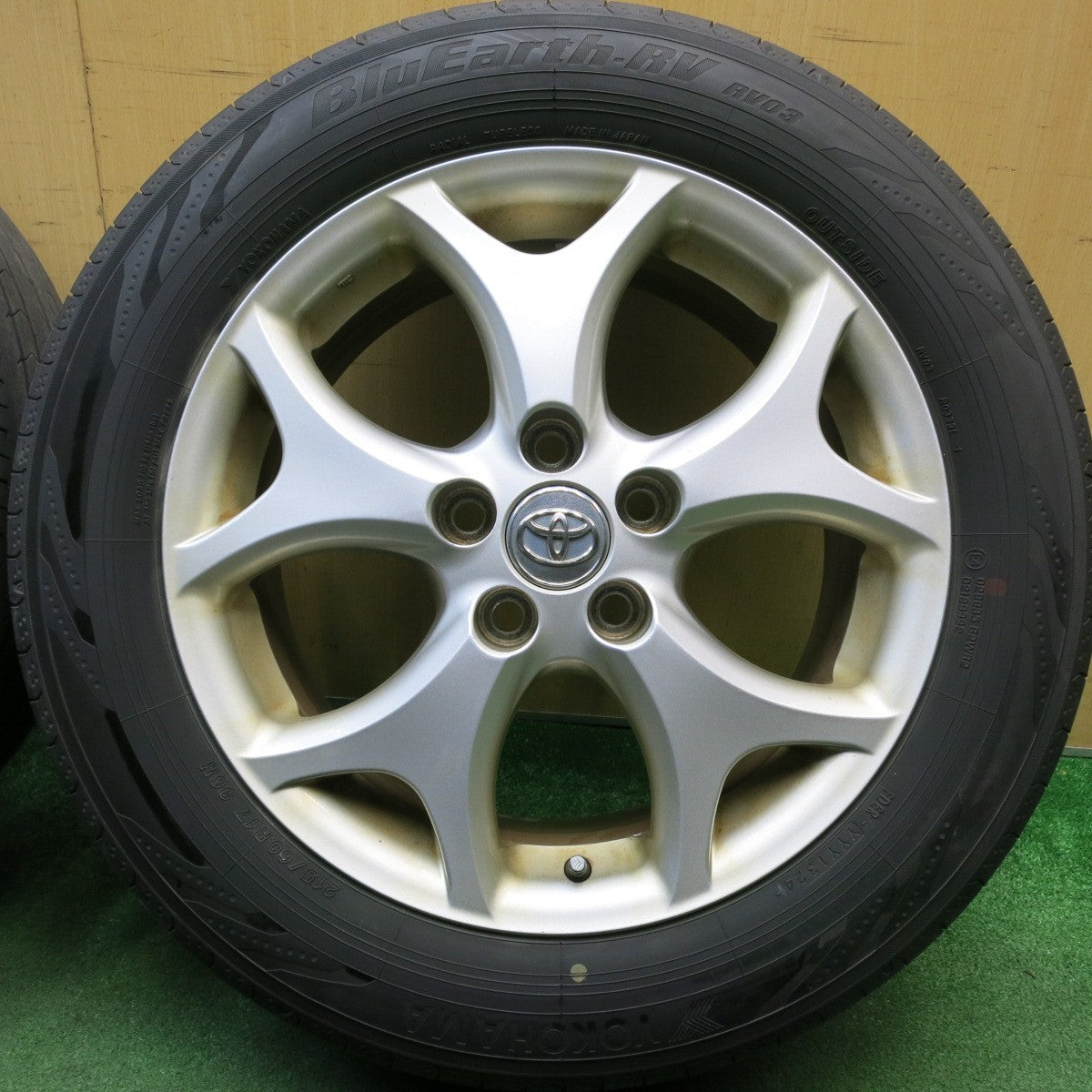 バリ溝！24年！9分★トヨタ 50系 エスティマ 純正 215/60R17 ヨコハマ BluEarth-RV RV03 ブルーアース 17インチ PCD114.3/5H★6032302HAノ