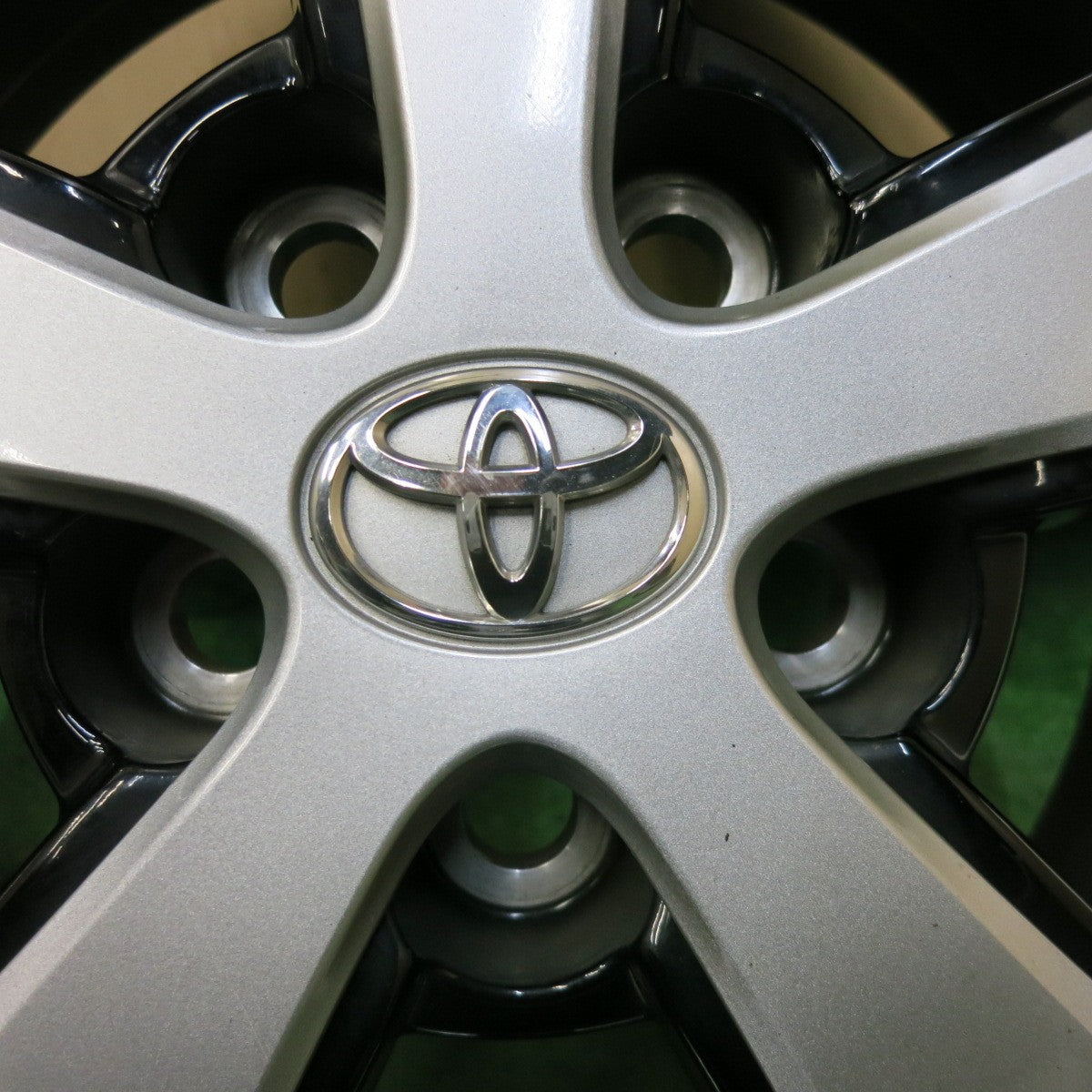 4本価格★トヨタ 30系 プリウス 純正 ホイール 15インチ 15×6J PCD100/5H★5051616SYホ