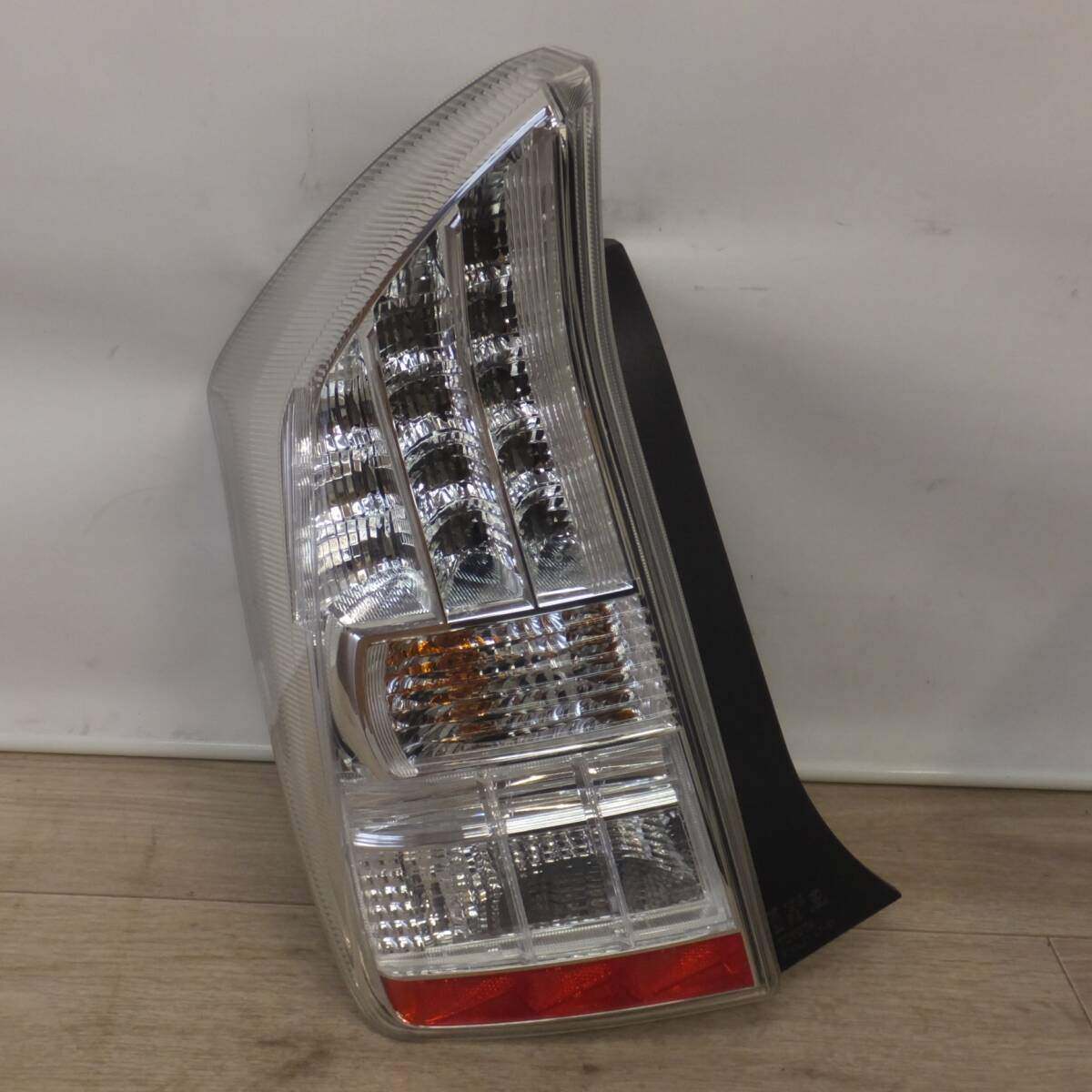 テスト出品♪トヨタ TOYOTA 純正 プリウス ZVW30 テールライト STANLEY 47-37 左♪ [送料無料]
