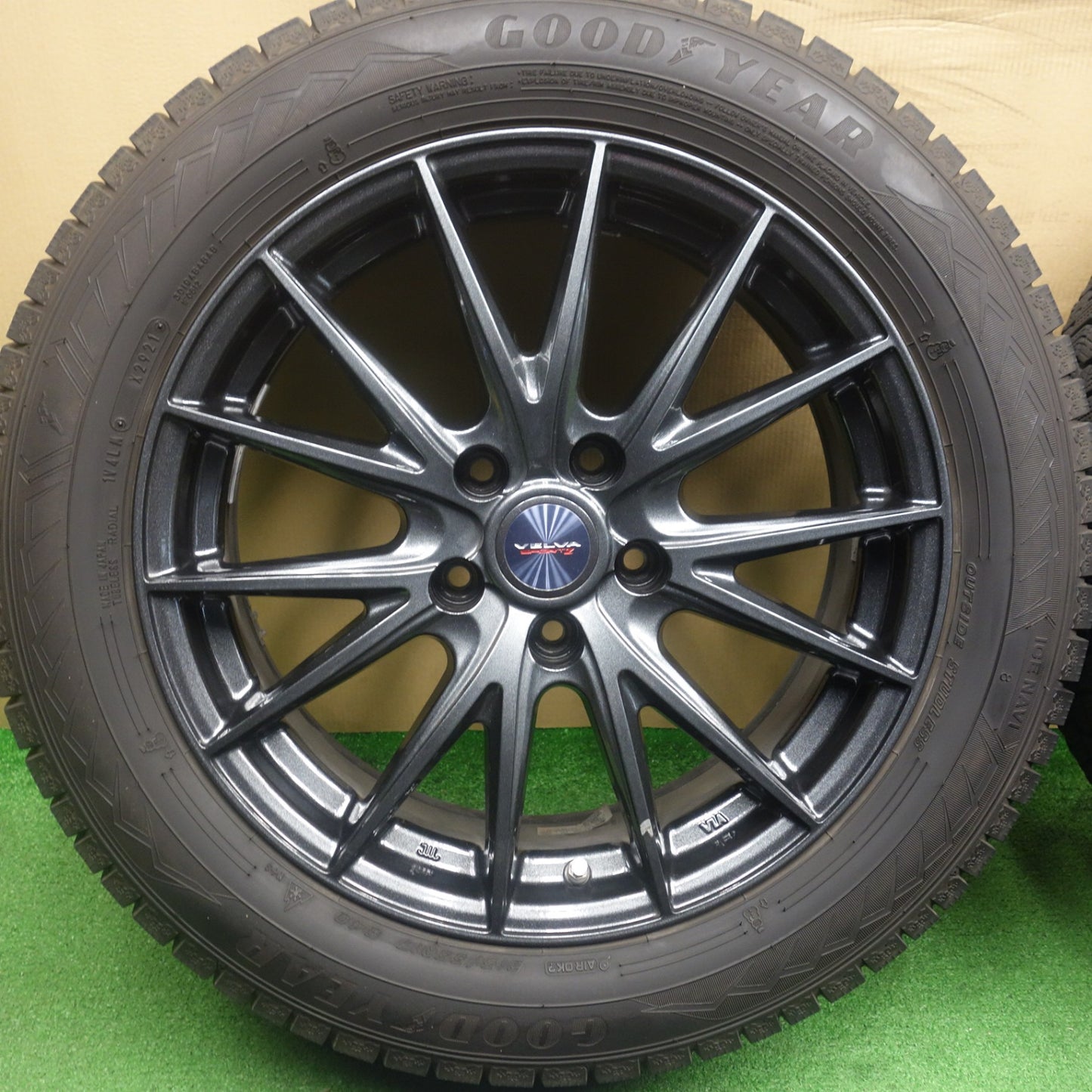 バリ溝！23年！キレイ！9.5分以上★スタッドレス 215/55R17 グッドイヤー アイス ナビ7 ナビ8 VELVA SPORTZ ヴェルヴァ 17インチ PCD114.3/5H★6041503KTス