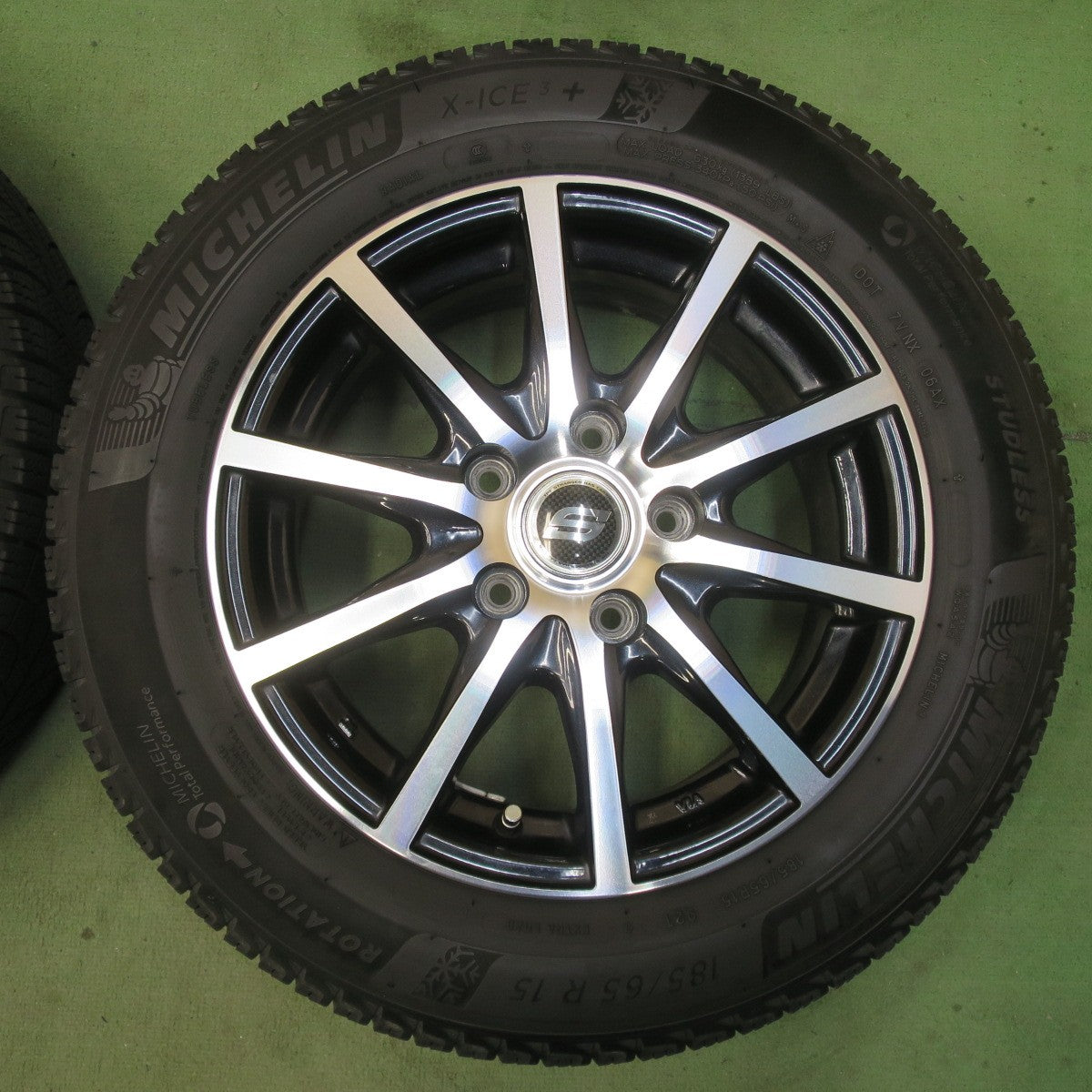 バリ溝！キレイ！8.5分★スタッドレス 185/65R15 ミシュラン X-ICE3+ STRANGER ストレンジャー 15インチ PCD114.3/5H★6032503イス