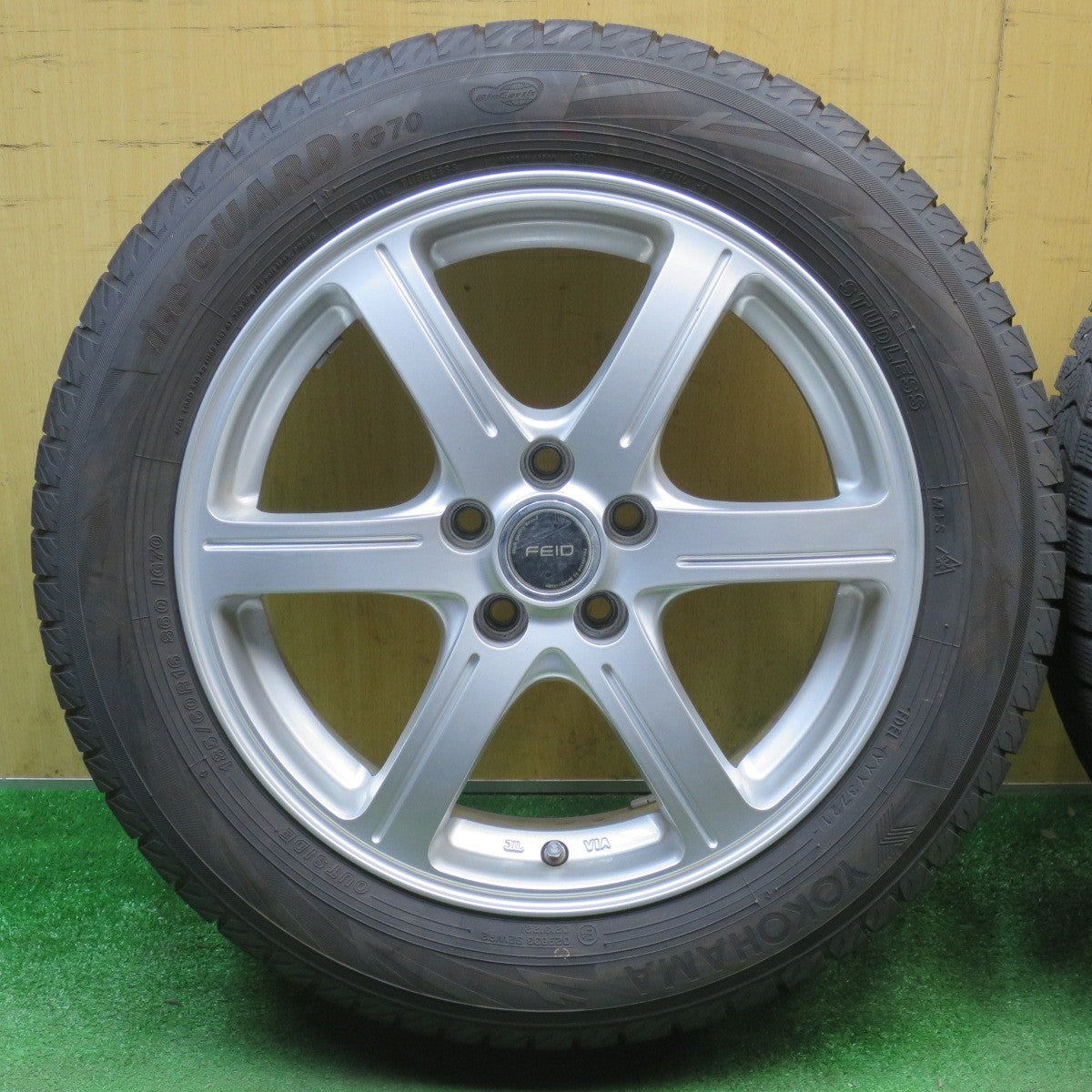 バリ溝！キレイ！9.5分以上★ラクティス 等 185/60R16 スタッドレス ヨコハマ アイスガード iG70 FEID フェイド 16インチ PCD100/5H★6032502NJス