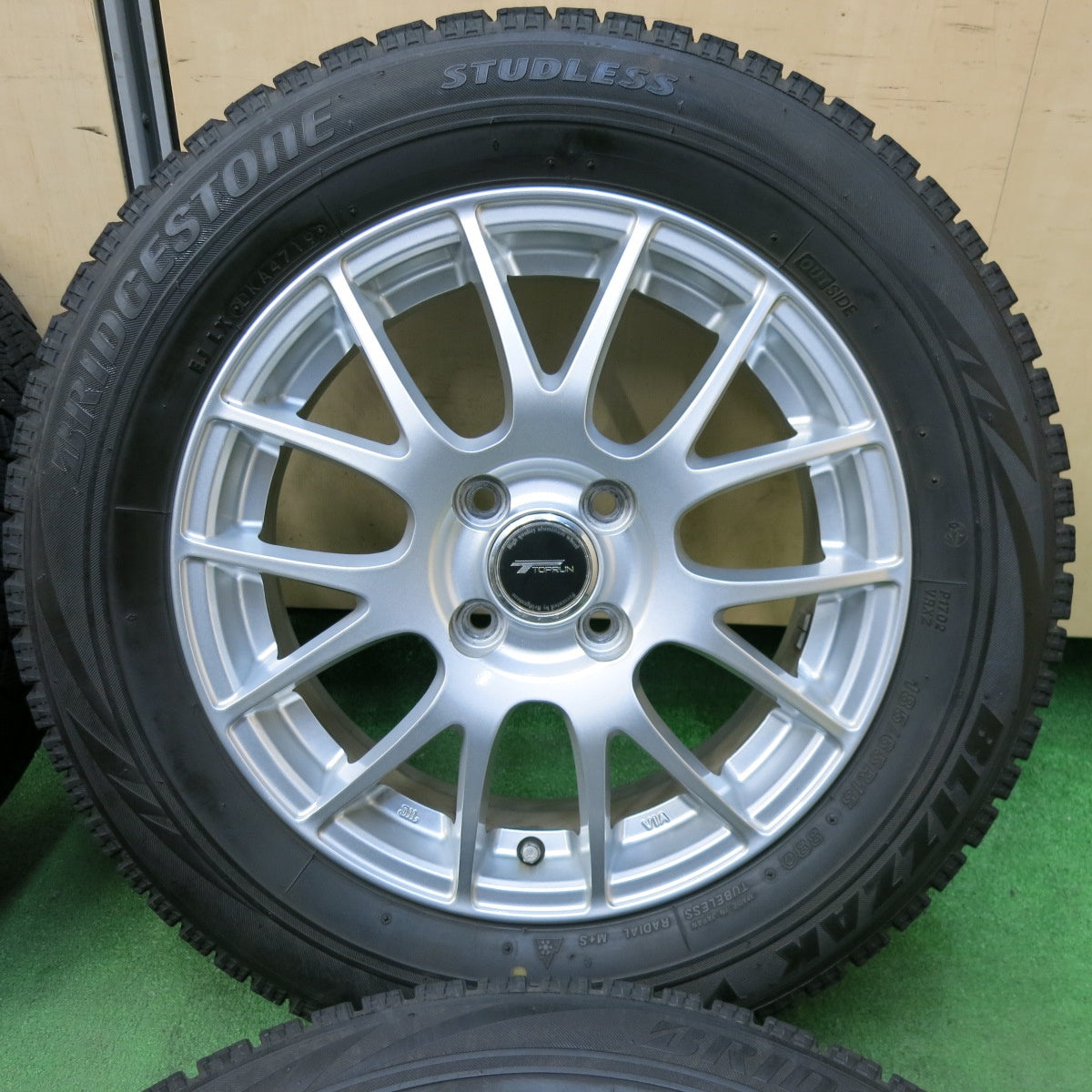 [送料無料] バリ溝！キレイ！9分★スタッドレス 185/65R15 ブリヂストン ブリザック VRX TOPRUN トップラン 15インチ PCD100/4H★4120410SYス