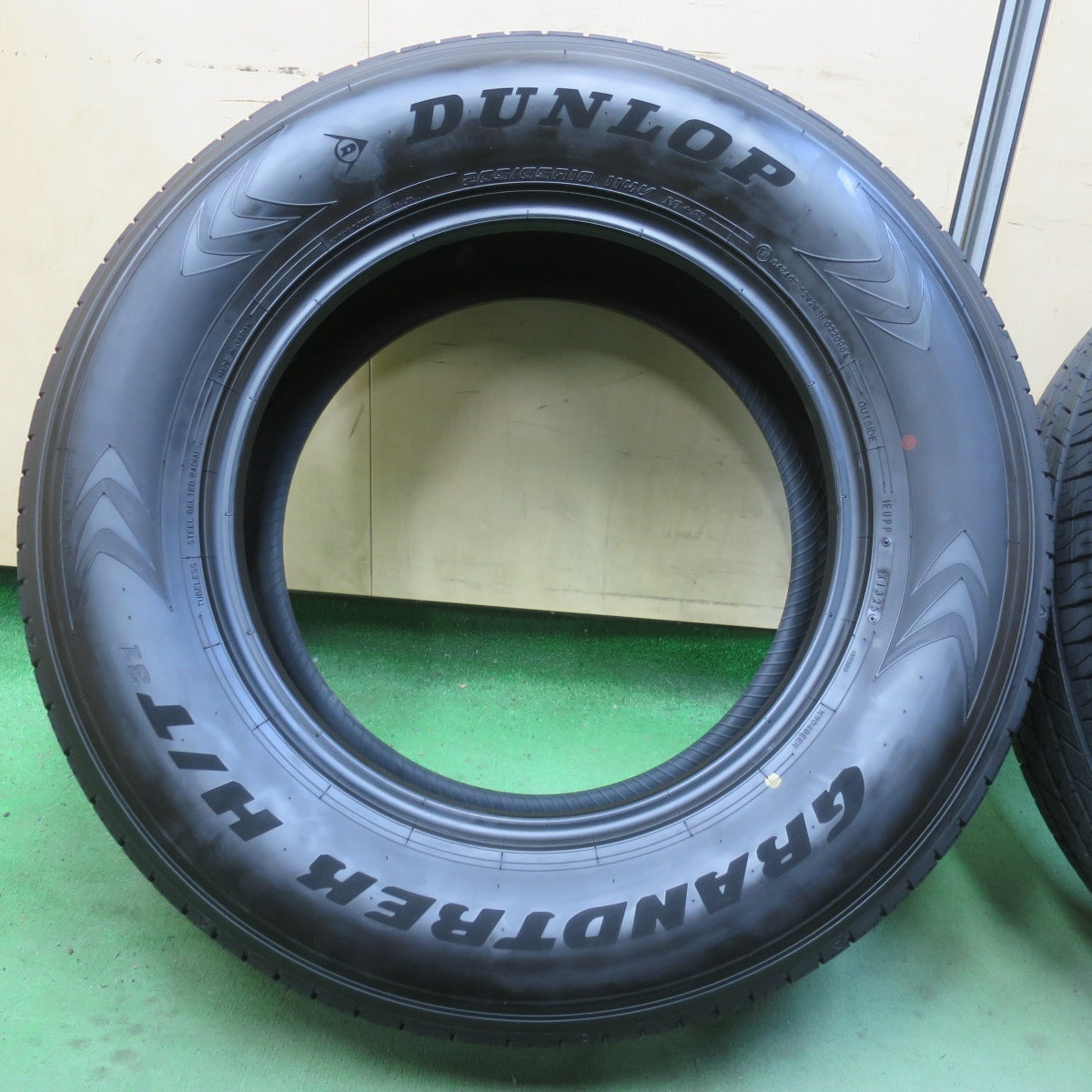 新車外し！25年★265/65R18 ダンロップ グラントレック H/T 31 タイヤ 18インチ レクサス LX ランクル 300 250 FJクルーザー エスカレード 等★6040103イノタ
