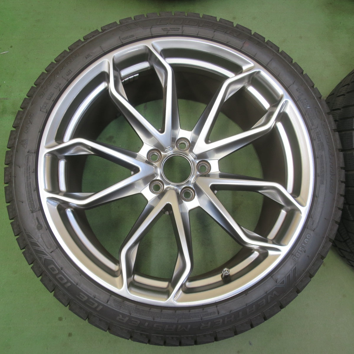 バリ溝！23年！キレイ！9.5分★ベンツ 等 245/35R19 275/35R19 スタッドレス クーパー WEATHER-MASTER ICE 100 社外 アルミ 19インチ PCD112/5H★6052701イス