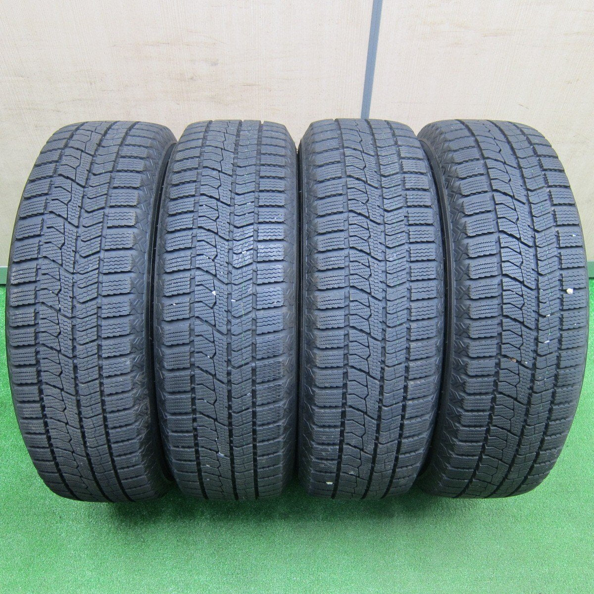 バリ溝！21年！キレイ！9分★スタッドレス 195/65R16 トーヨー オブザーブ GIZ2 VELVA SPORTZ ヴェルヴァ 16インチ PCD100/4H★4121003TNス