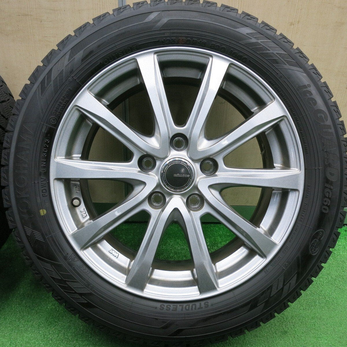 バリ溝！23年！キレイ！9.5分★スタッドレス 195/60R16 ヨコハマ アイスガード iG60 MiLLOUS ミルアス 16インチ PCD114.3/5H★4123105HAス