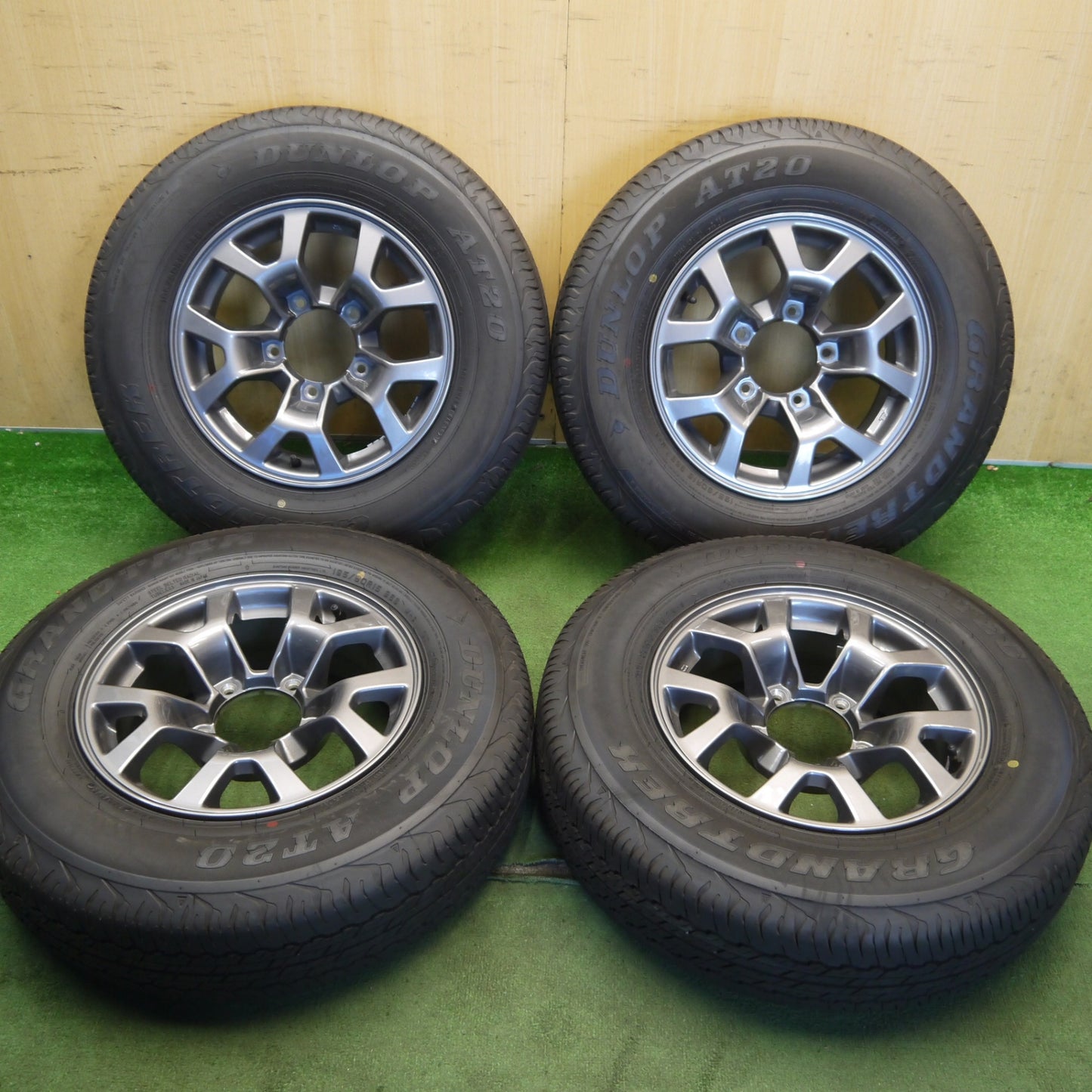 新車外し！23年◎スズキ JB74W ジムニー シエラ 純正 195/80R15 ダンロップ AT20 グラントレック 15インチ PCD139.7/5H◎6072401Hノ