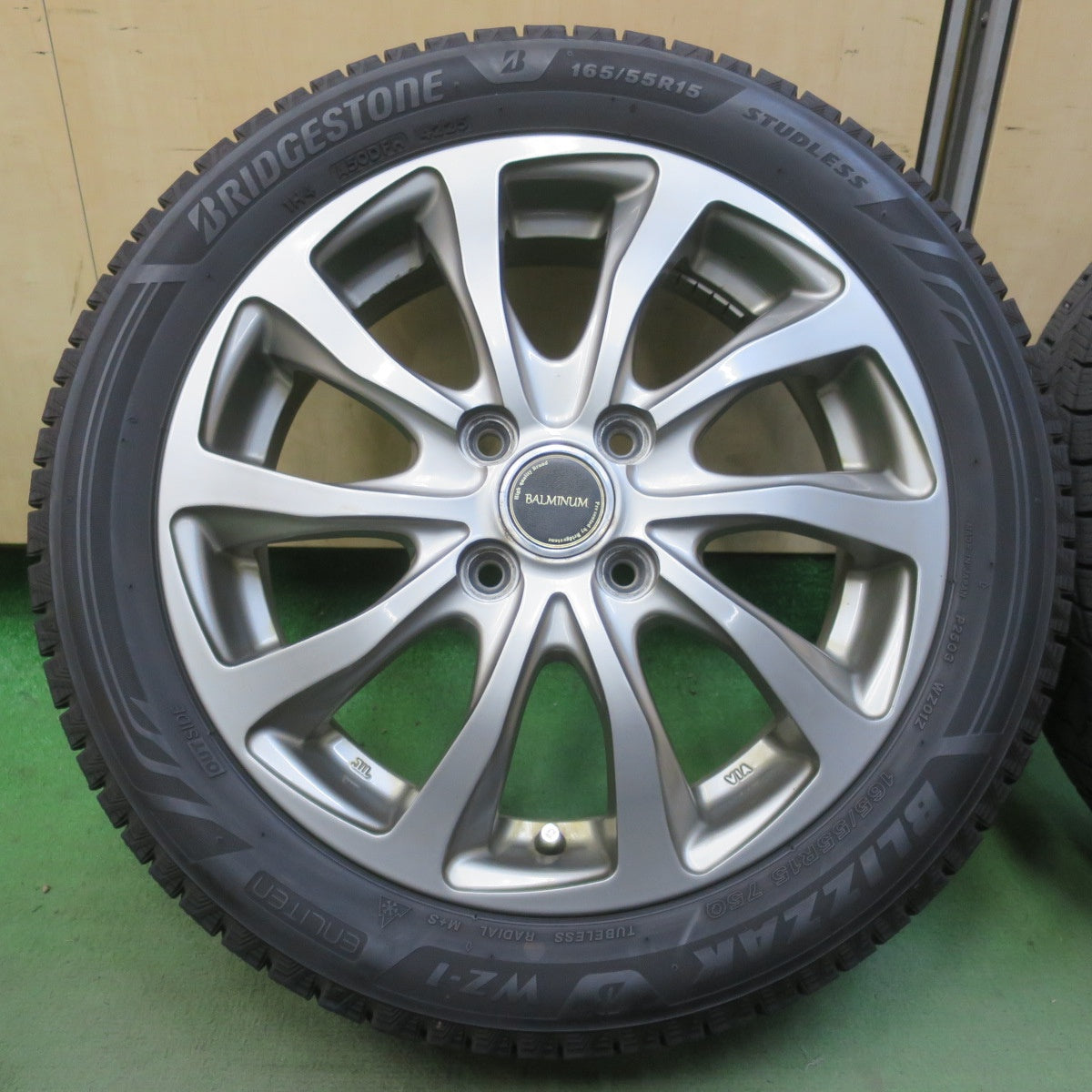 バリ溝！25年！9.5分◎スタッドレス 165/55R15 ブリヂストン ブリザック WZ-1 BALMINUM TR10 バルミナ 15インチ 軽サイズ PCD100/4H◎6100906イス