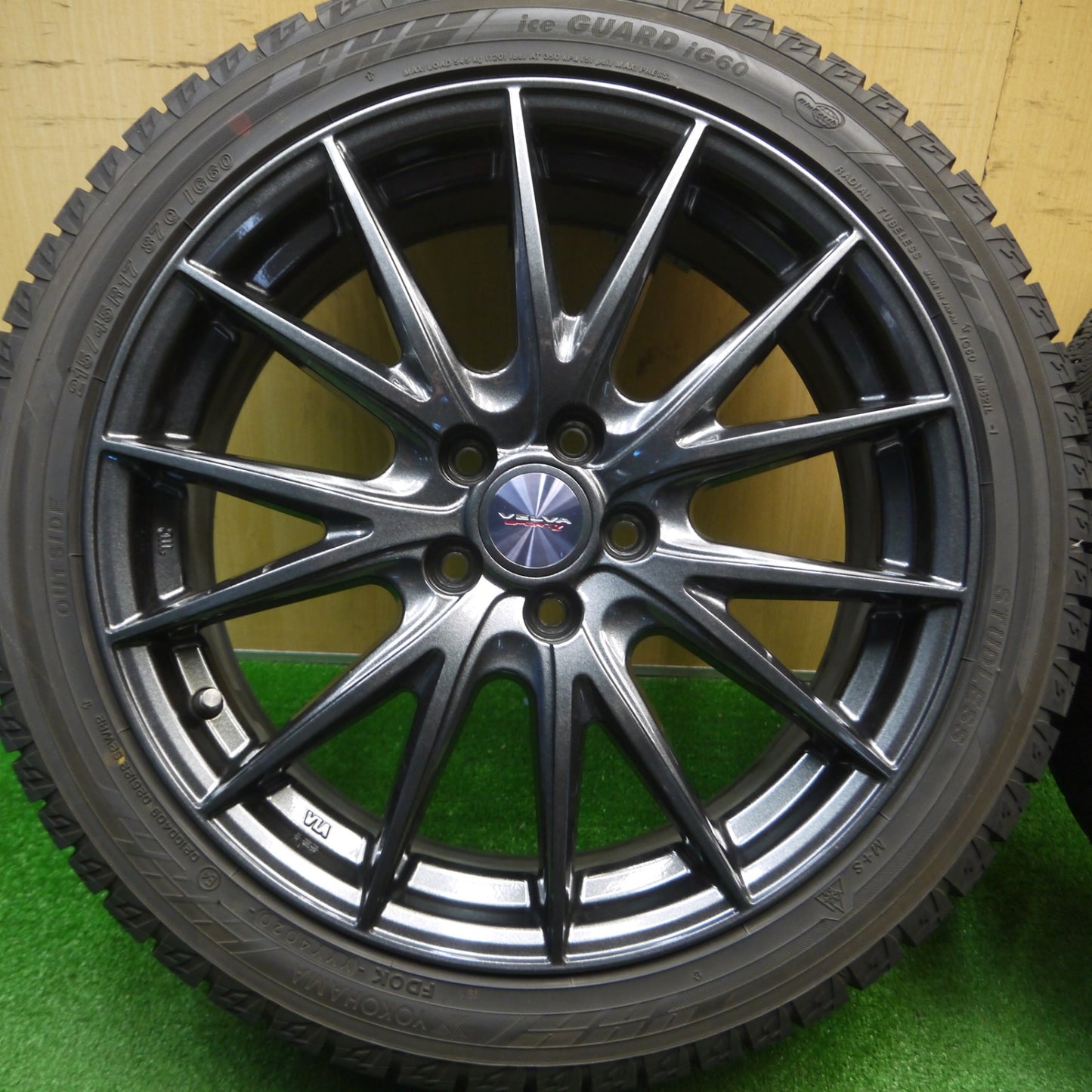 [送料無料] バリ溝！キレイ！9.5分★プリウス 86 BRZ 等 215/45R17 スタッドレス ヨコハマ アイスガード iG60 VELVA SPORTZ ヴェルヴァ 17インチ PCD100/5H★5011001Hス
