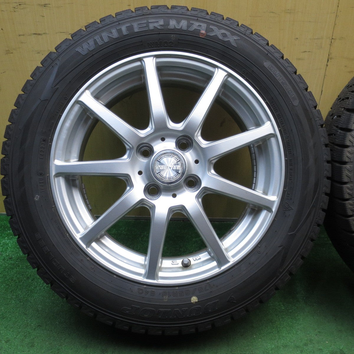 バリ溝！23年！キレイ！9.5分★スタッドレス 175/65R15 ダンロップ ウインターマックス WM02 ravrion ラブリオン 15インチ PCD100/4H★5081111NJス