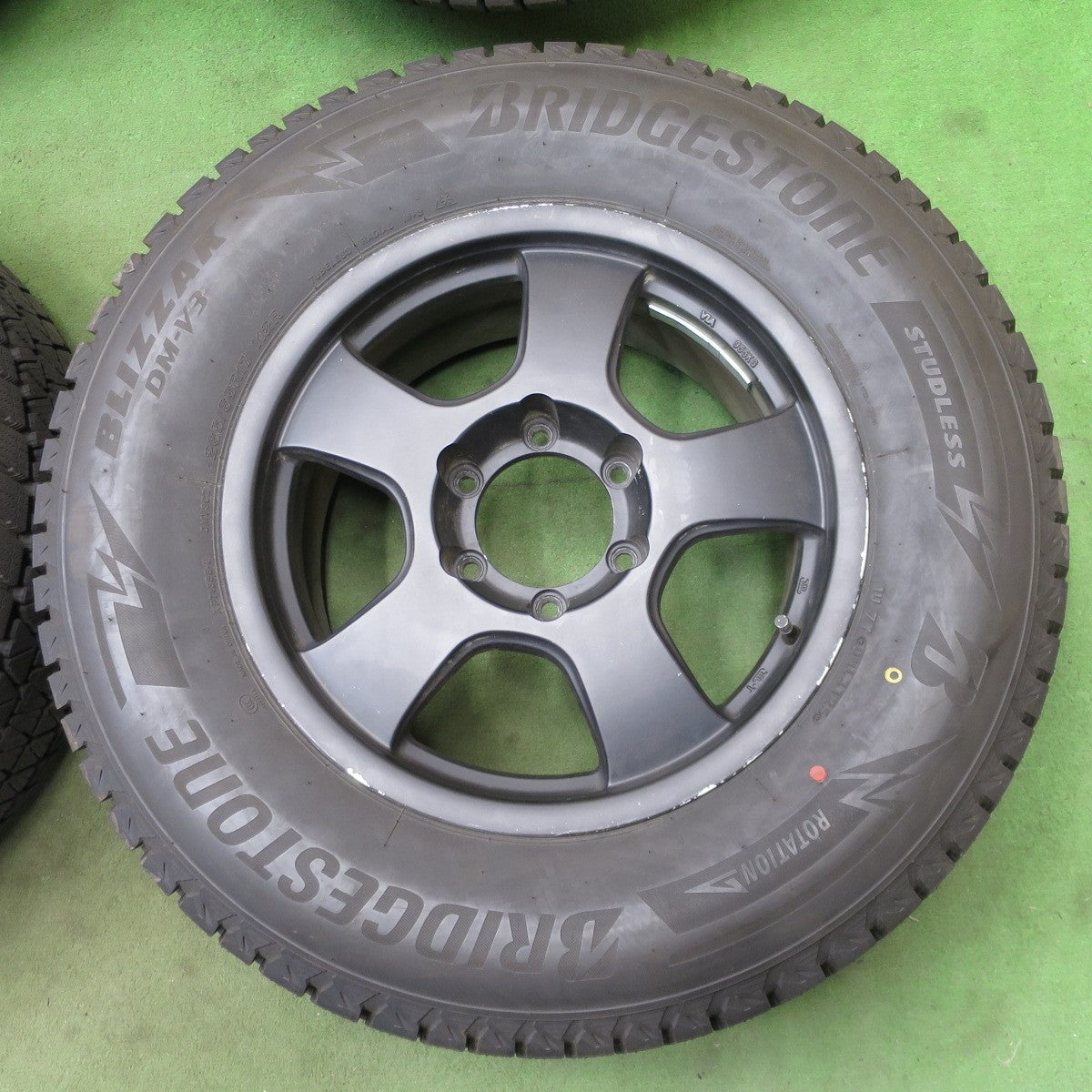 ほぼ未使用！25年★スタッドレス 265/65R17 ブリヂストン ブリザック DM-V3 社外 アルミ MA-952 17インチ PCD139.7/6H★6032402ナス