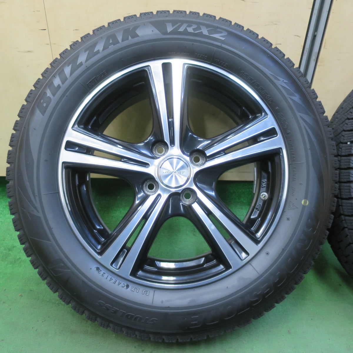 バリ溝！22年！キレイ！8.5分★スタッドレス 185/65R15 ブリヂストン ブリザック VRX2 ROZEST ローゼスト 15インチ PCD100/4H★5082805イス