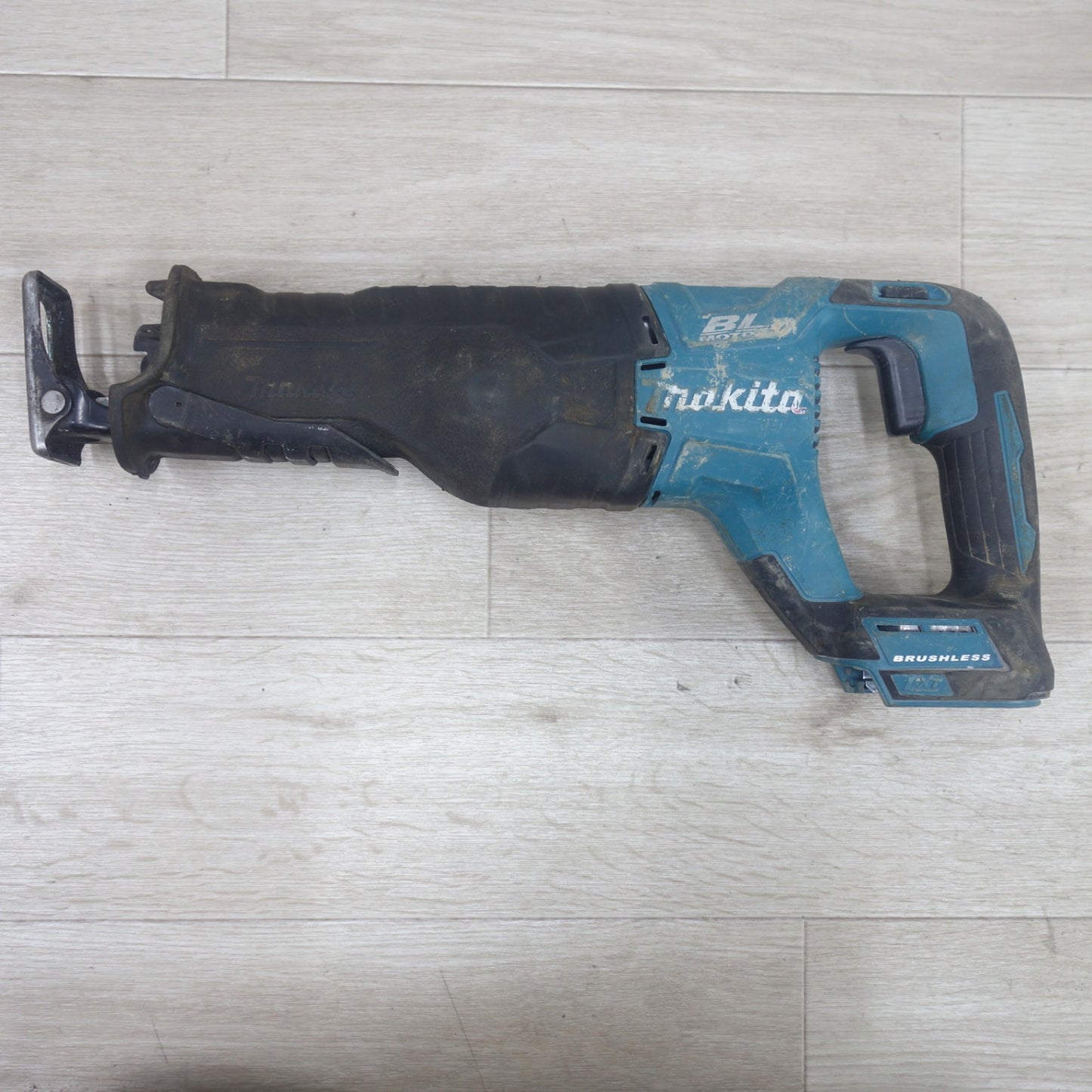 [送料無料] ◆マキタ 充電式 レシプロソー JR187D 電動 工具 切断機 セーバーソー セーバソー 18V makita◆