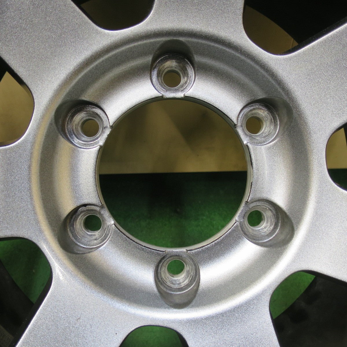 バリ溝！22年！キレイ！9.5分★スタッドレス MAD CROSS MC-76 265/65R17 トーヨー オブザーブ GSi-6 LS マッドクロス 17インチ PCD139.7/6H★5051901イス