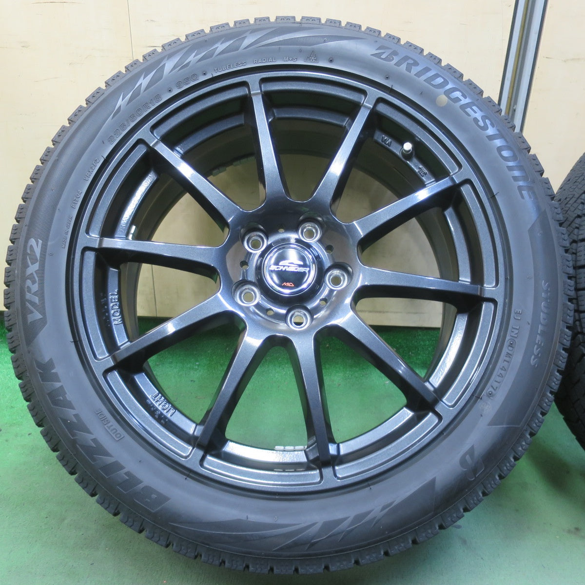 バリ溝！キレイ！9分◎スタッドレス 225/50R16 ブリヂストン ブリザック VRX2 SCHNEIDER MiD シュナイダー 18インチ PCD114.3/5H◎6081213イス