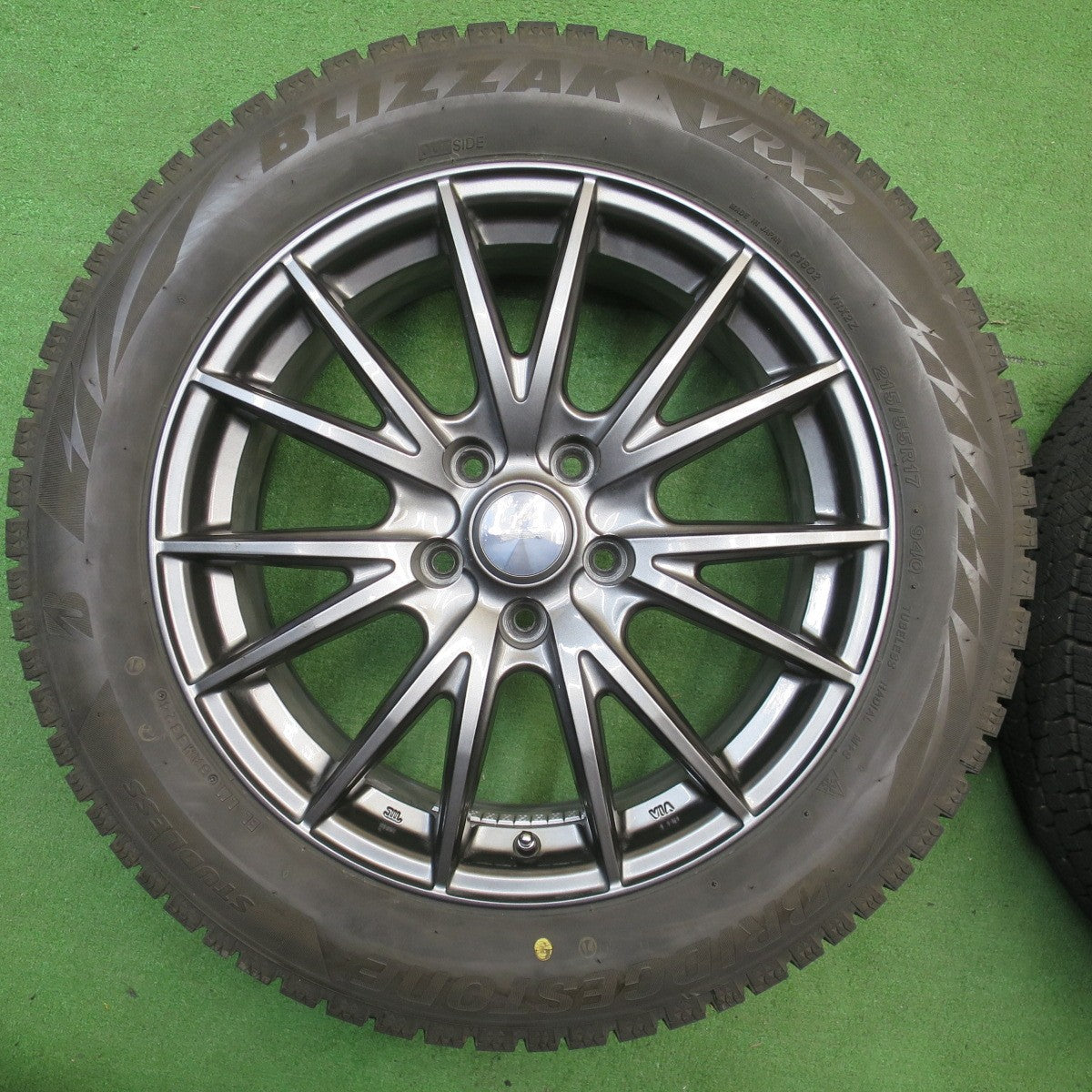 バリ溝！24年！9.5分★スタッドレス 215/55R17 ブリヂストン ブリザック VRX2 VELVA SPORT ヴェルヴァ 17インチ PCD114.3/5H★6033103NJス