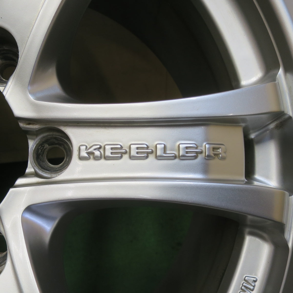 ほぼ未使用！24年！キレイ★KEELER FORCE 265/60R18 スタッドレス ブリヂストン ブリザック DM-V3 キーラー フォース 18インチ PCD139.7/6H★6051909イス