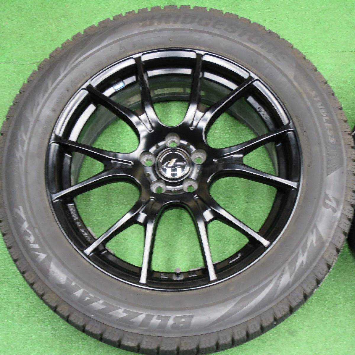 バリ溝！キレイ！9.5分★XV フォレスター 等 LEONIS NAVIA 02 225/55R17 スタッドレス ブリヂストン ブリザック VRX2 レオニス ナヴィア 17インチ PCD100/5H★6030102NKス