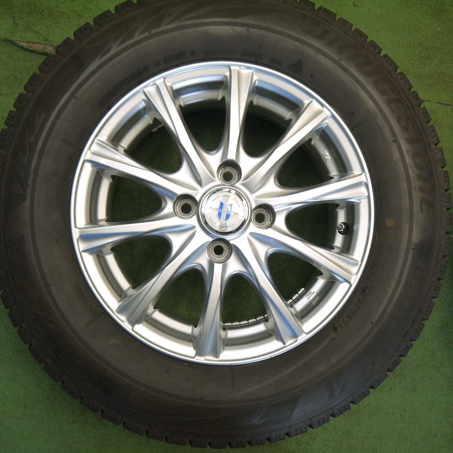 バリ溝！24年！キレイ！9.5分★スタッドレス 185/70R14 ブリヂストン ブリザック VRX2 NEXTA ネクスタ 14インチ PCD100/4H★6042801Hス
