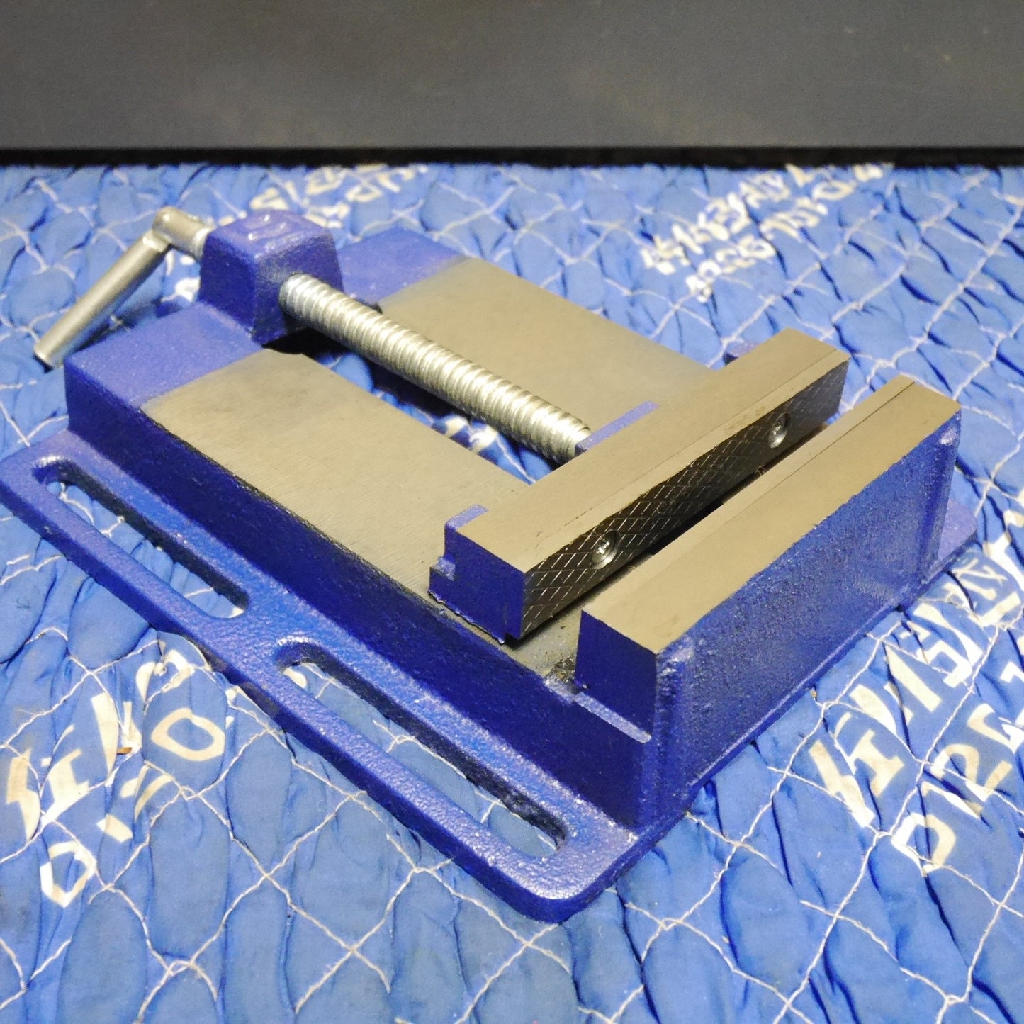 [送料無料] 未使用☆卓上 万力 ベタ バイス メーカー 型式 不明 固定 工具 道具☆