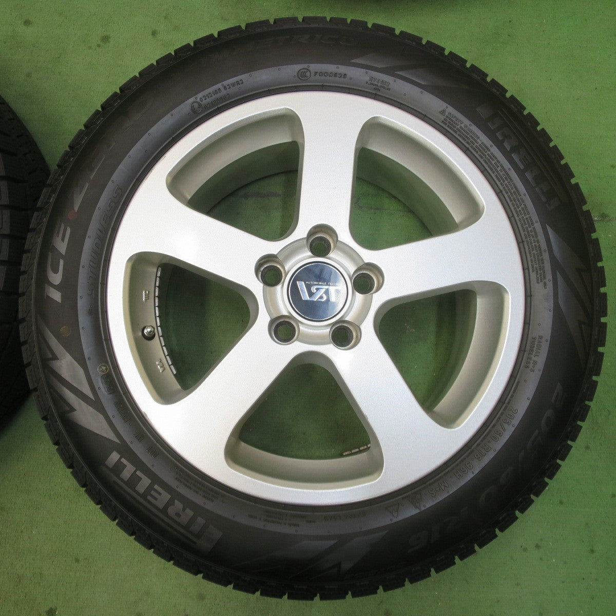 バリ溝！24年！ほぼ10分★ボルボ 等 VST RS 205/60R16 スタッドレス ピレリ アイスゼロ アシンメトリコ 社外 アルミ 16インチ PCD108/5H★6012702イス
