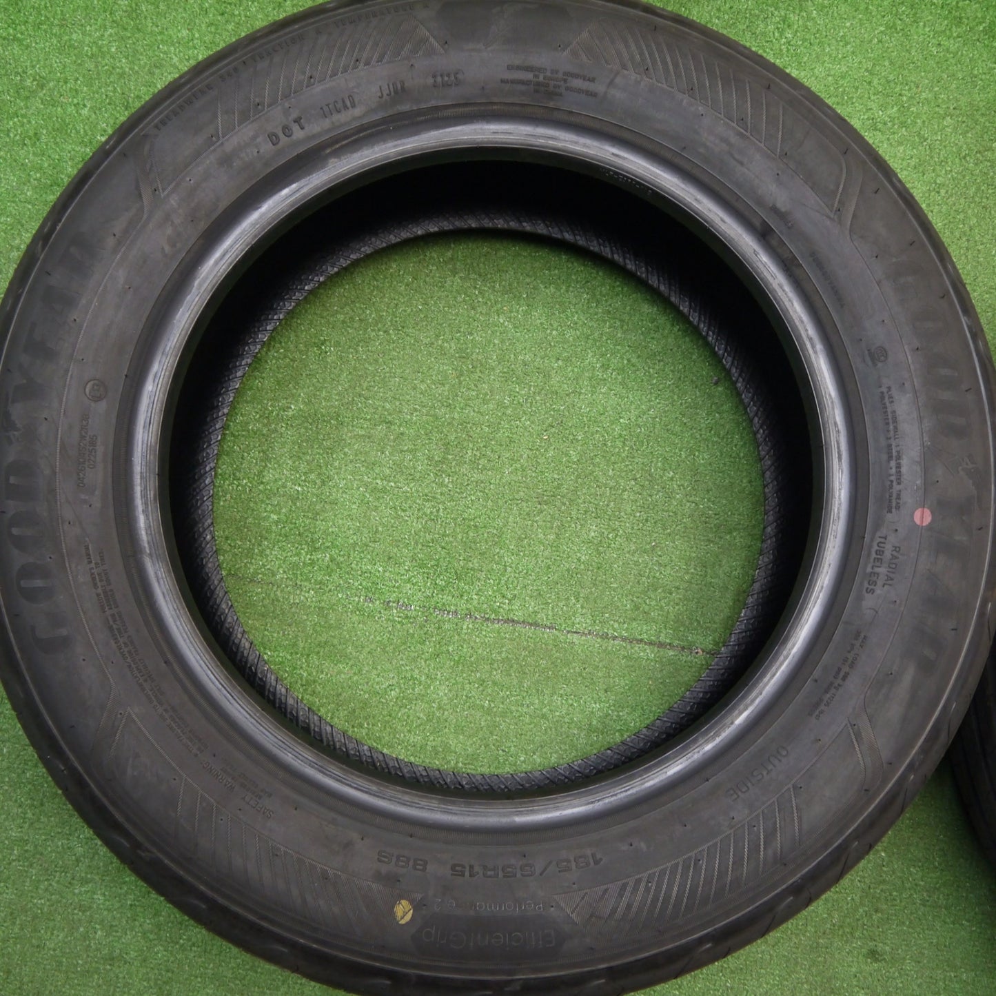 新車外し！25年★185/65R15 グッドイヤー EfficientGrip Performance2 タイヤ 15インチ アクア フリード プリウス 等★5120205Hノタ
