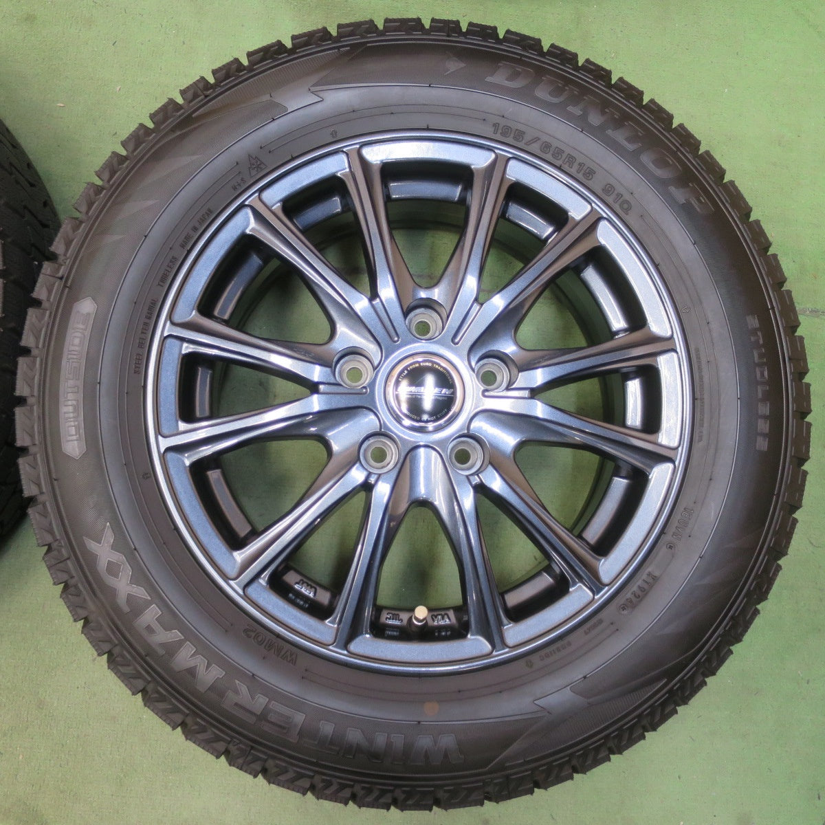 バリ溝！24年！キレイ！ほぼ10分★スタッドレス 195/65R15 ダンロップ ウインターマックス WM02 WAREN ヴァーレン 15インチ PCD114.3/5H★6060905イス