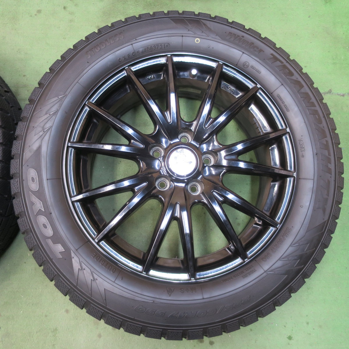バリ溝！キレイ！9.5分以上★スタッドレス 225/60R17 トーヨー ウインター トランパス TX VELVA SPORT ヴェルヴァ スポーツ 17インチ PCD114.3/5H★6012002イス