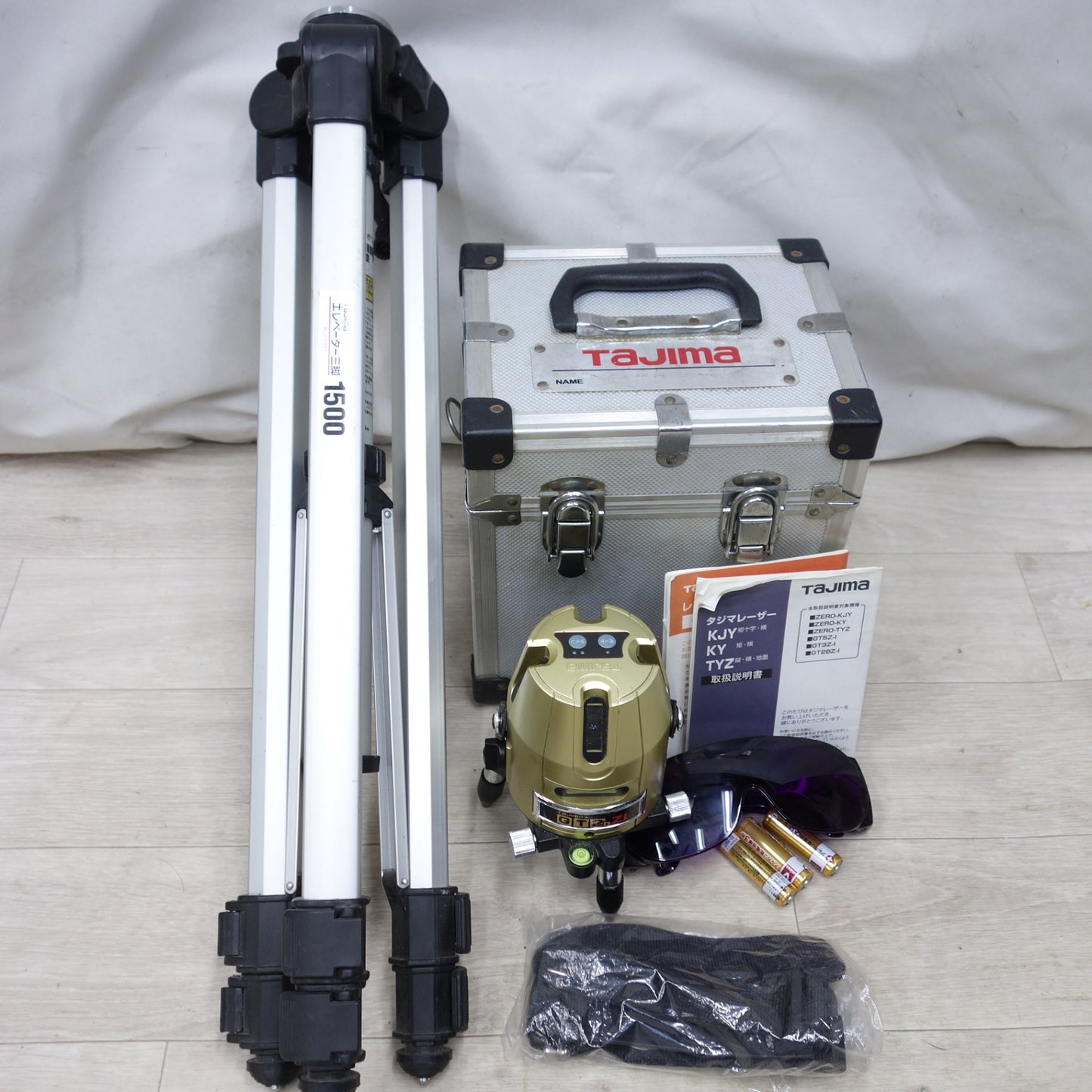 [送料無料] 付属品付き◆タジマ レーザー 墨出器 GT2bZi GT2BZ-I 三脚 ELV-150 ケース付き 墨出し器 TAJIMA◆