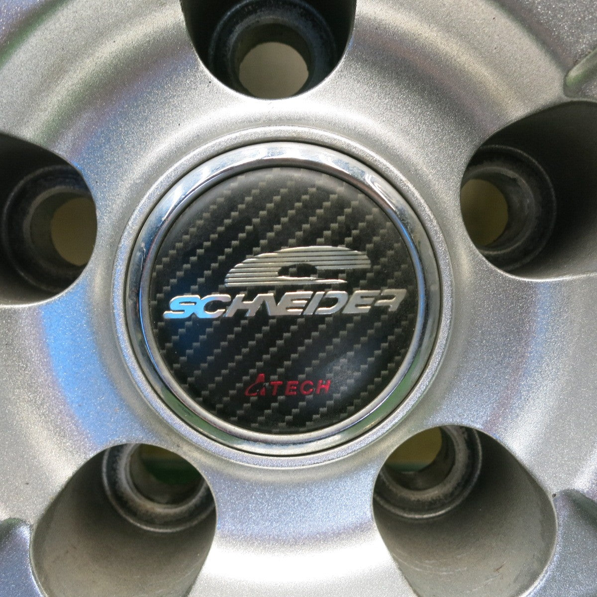 バリ溝！ほぼ10分★スタッドレス 215/65R16 グッドイヤー アイスナビ6 SCHNEIDER シュナイダー 16インチ PCD114.3/5H★6060403HAス