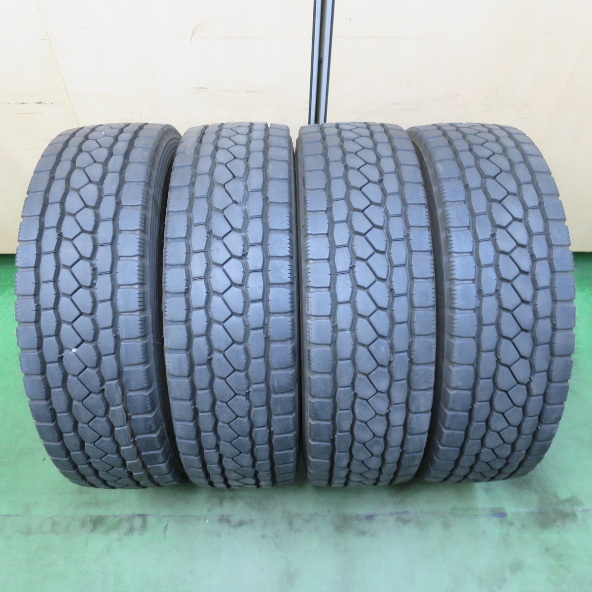 バリ溝！25年！9.5分★トラック タイヤ 245/70R19.5 136/134J ブリヂストン エコピア M801 Ⅱ ミックス オールシーズン 19.5インチ★6010919イスタ