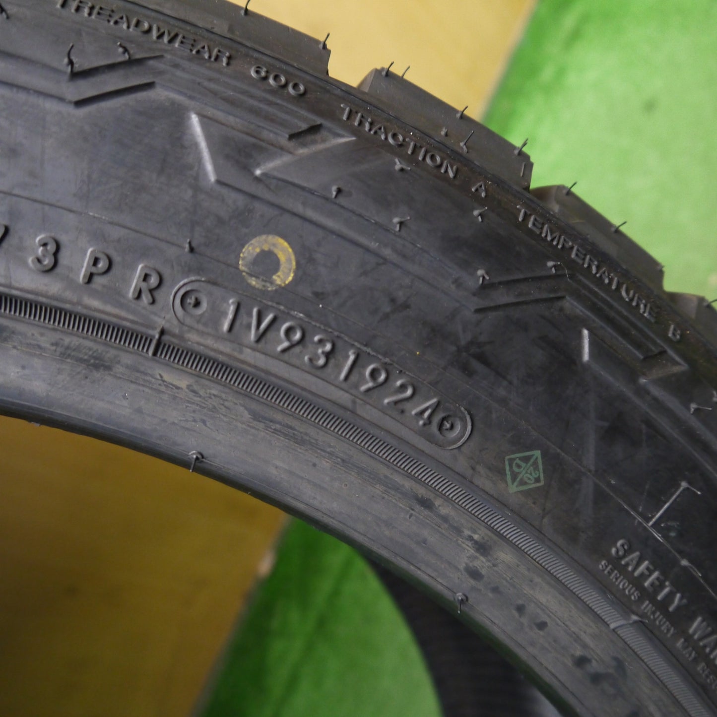 未使用！24年！1本★305/40R22 ニットー RECON GRAPPLER A/T タイヤ 22インチ ランクル 100 200 等★5081808Hノタ