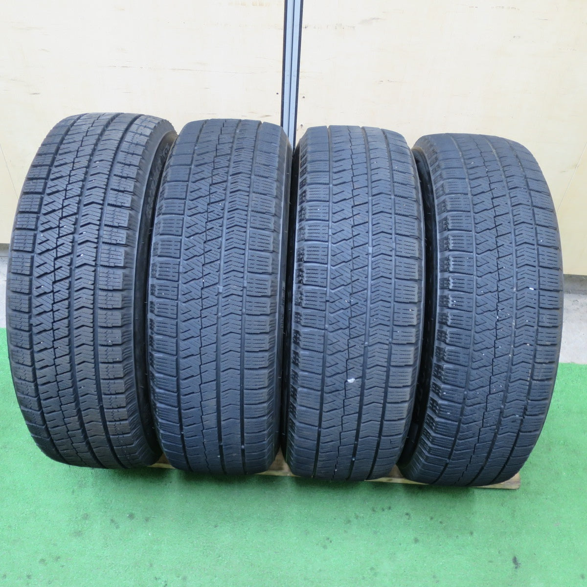 バリ溝！23年！キレイ！9.5分★スタッドレス 195/65R15 ブリヂストン ブリザック VRX2 Fang ファング 15インチ PCD114.3/5H★5070101TTス