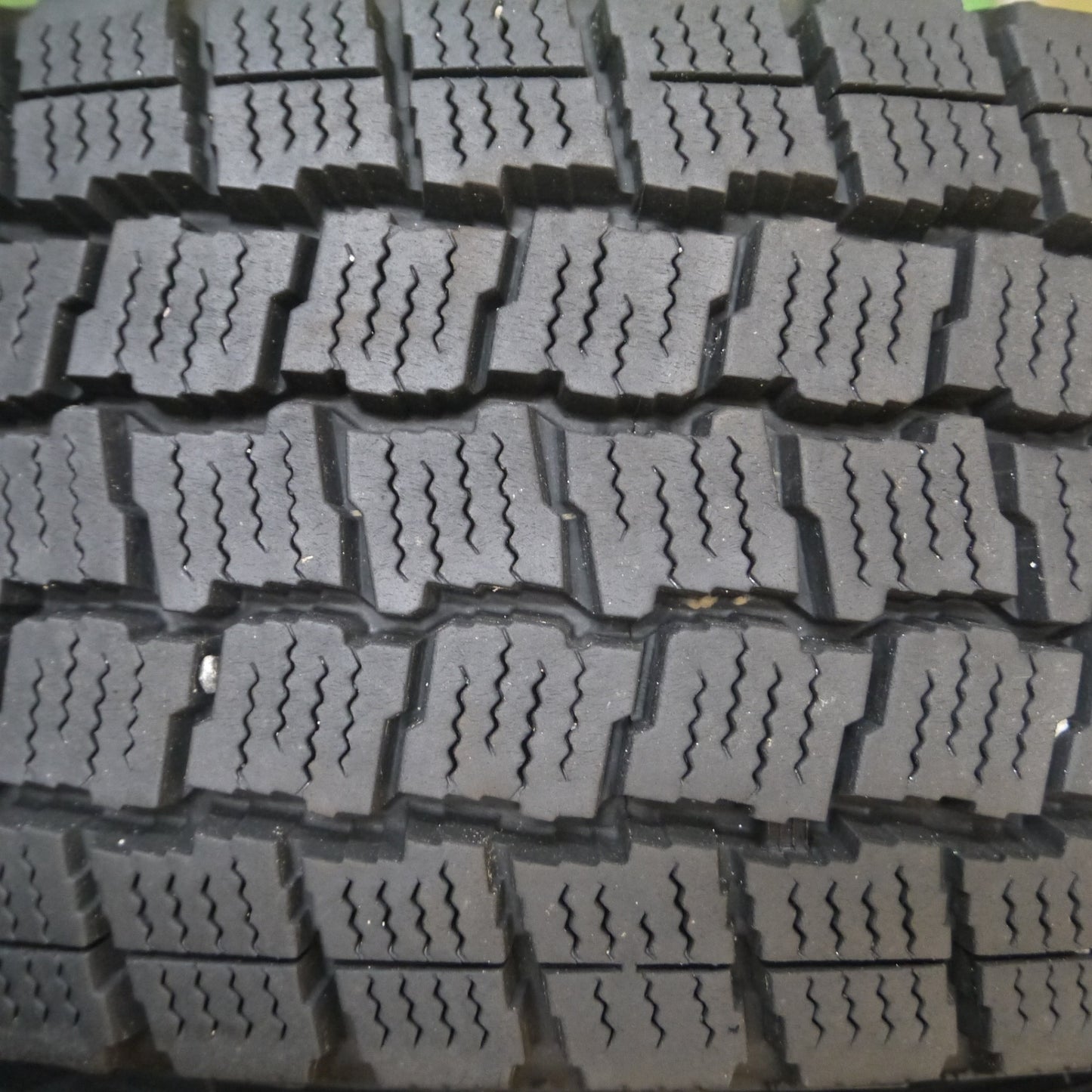 *送料無料* バリ溝！キレイ！9.5分★ハイエース等 195/80R15 スタッドレス グッドイヤー アイスナビ カーゴ D.O.S. SJ-T6 DOS PCD139.7/6H★4032711Hス