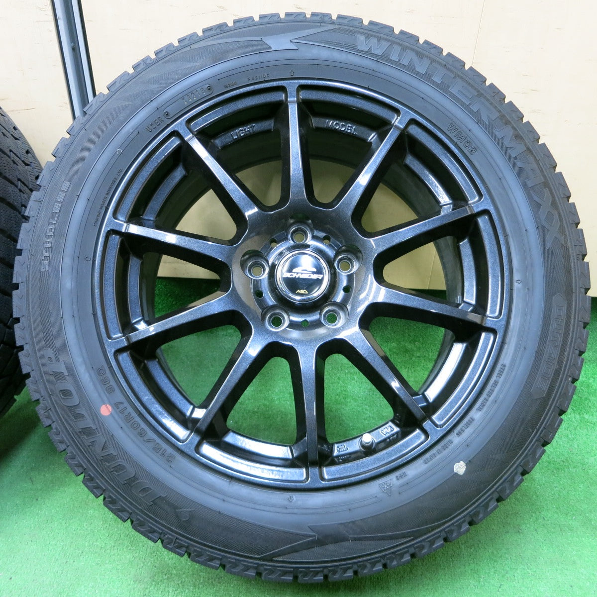 *送料無料* バリ溝！キレイ！9.5分★スタッドレス 215/60R17 ダンロップ ウインターマックス WM02 SCHNEIDER MiD シュナイダー PCD114.3/5H★4052103イス