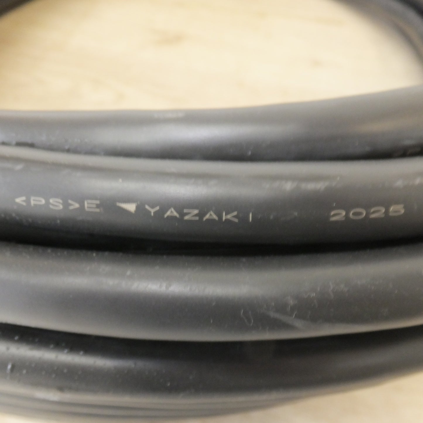 [送料無料] 未使用★矢崎 YAZAKI 600V架橋ポリエチレン絶縁ビニルシースケーブル 600V CV 3X8 B 50M　総質量 17kg★