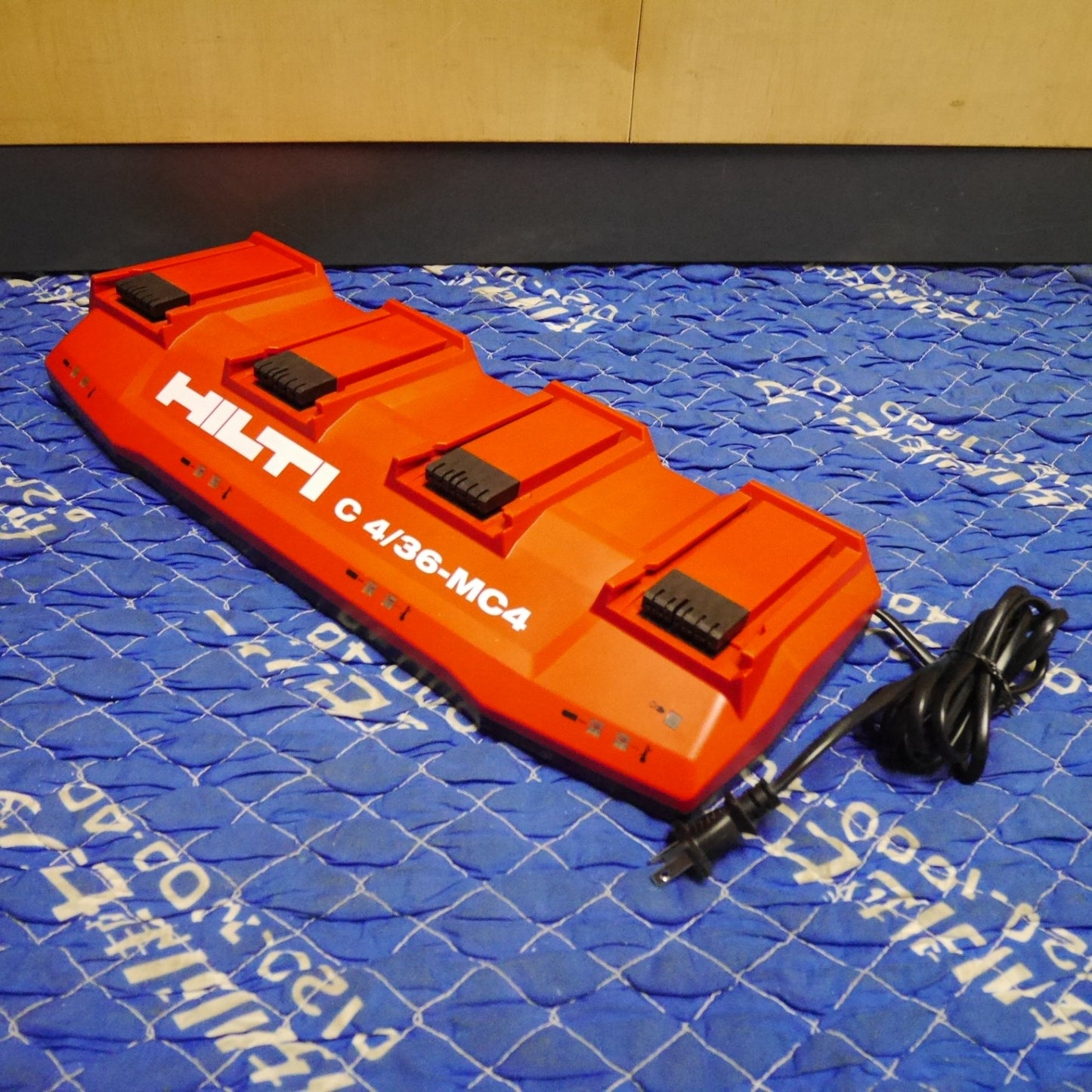 [送料無料] ☆HILTI ヒルティ マルチ チャージャー 4個口 充電器 C4/36-MC4 01 7.2V-36V 電動 工具に 100V①☆