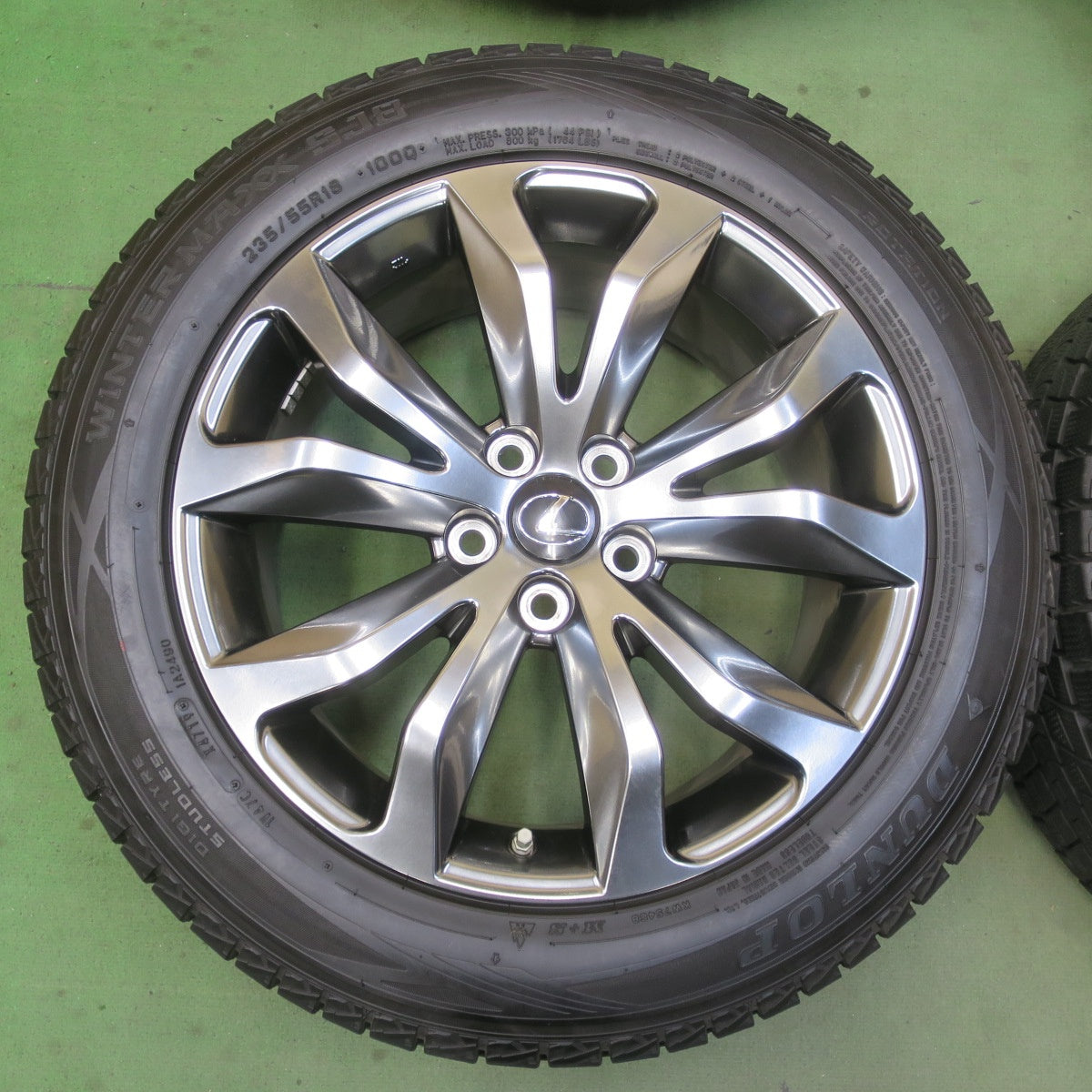 センサー付！バリ溝！キレイ！9.5分★レクサス NX Fスポーツ 純正 235/55R18 スタッドレス ダンロップ ウインターマックス SJ8 18インチ PCD114.3/5H★6042905イス